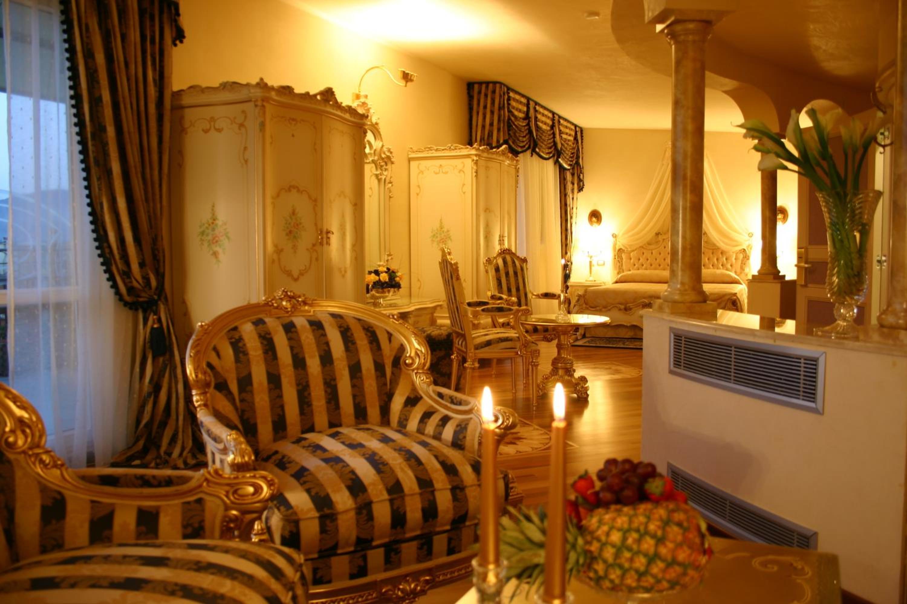 Michelangelo Suite (3 Adults) - Photo 1