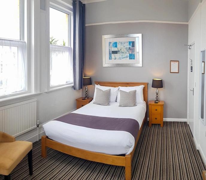 Standard Double Room - Photo 7