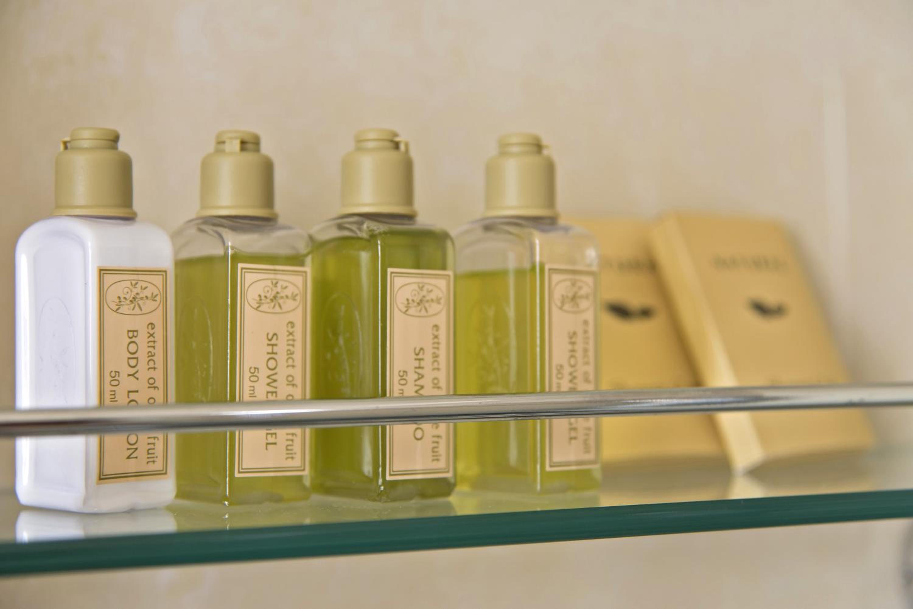 Suite with Spa Bath photo 3