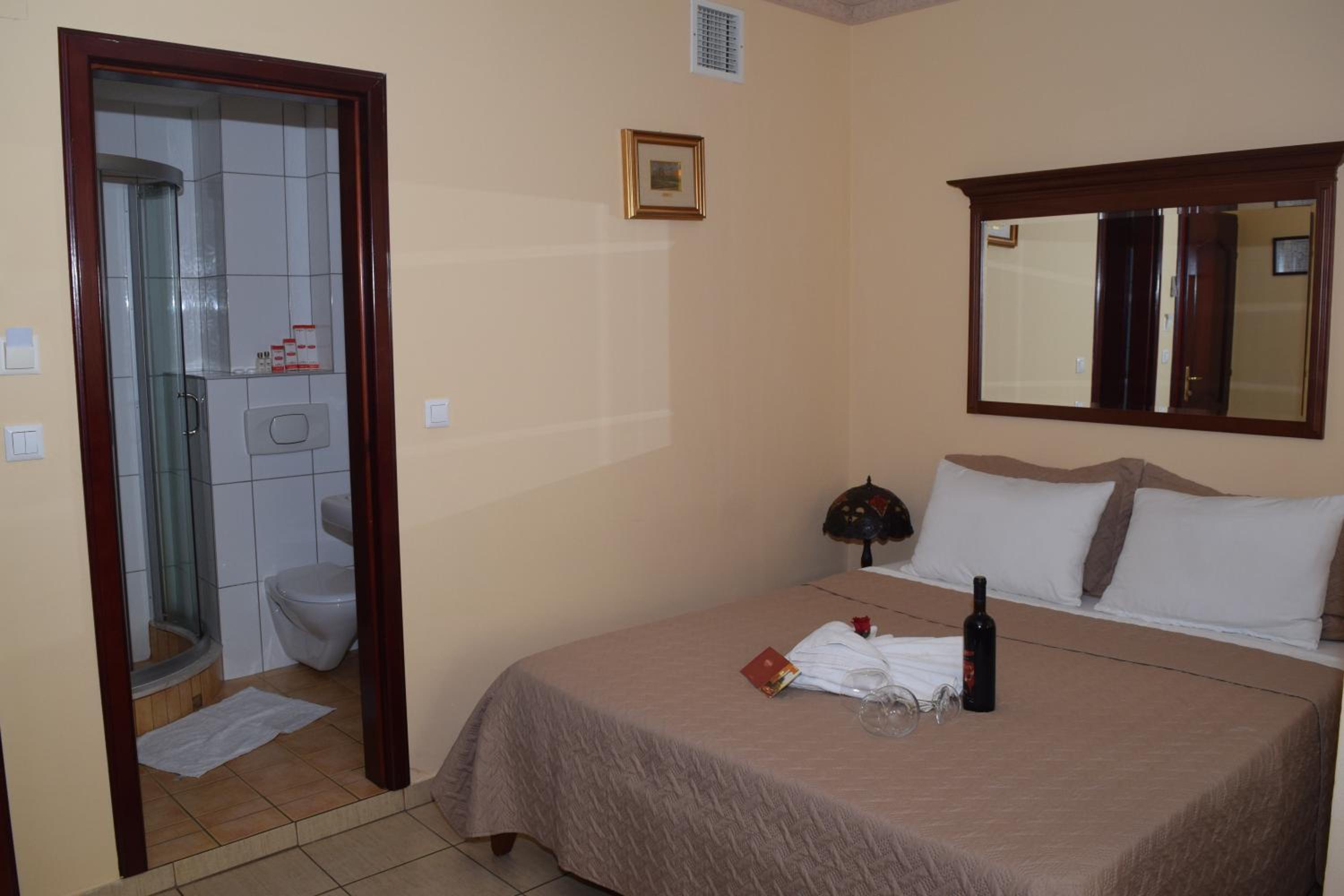 Large Double Room - Photo 30