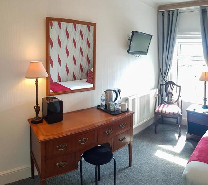 Single Room with Private Bathroom photo 2
