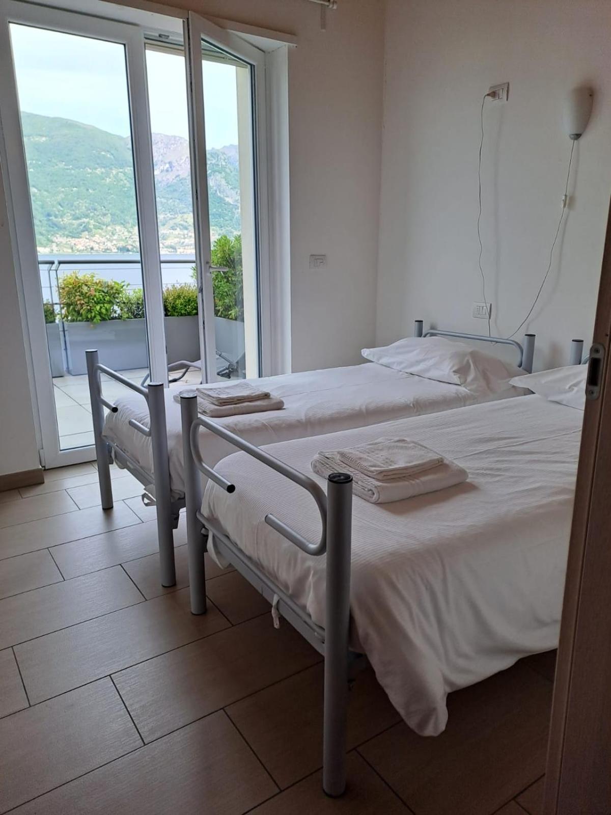 Two-Bedroom Apartment with Lake View - Split Level