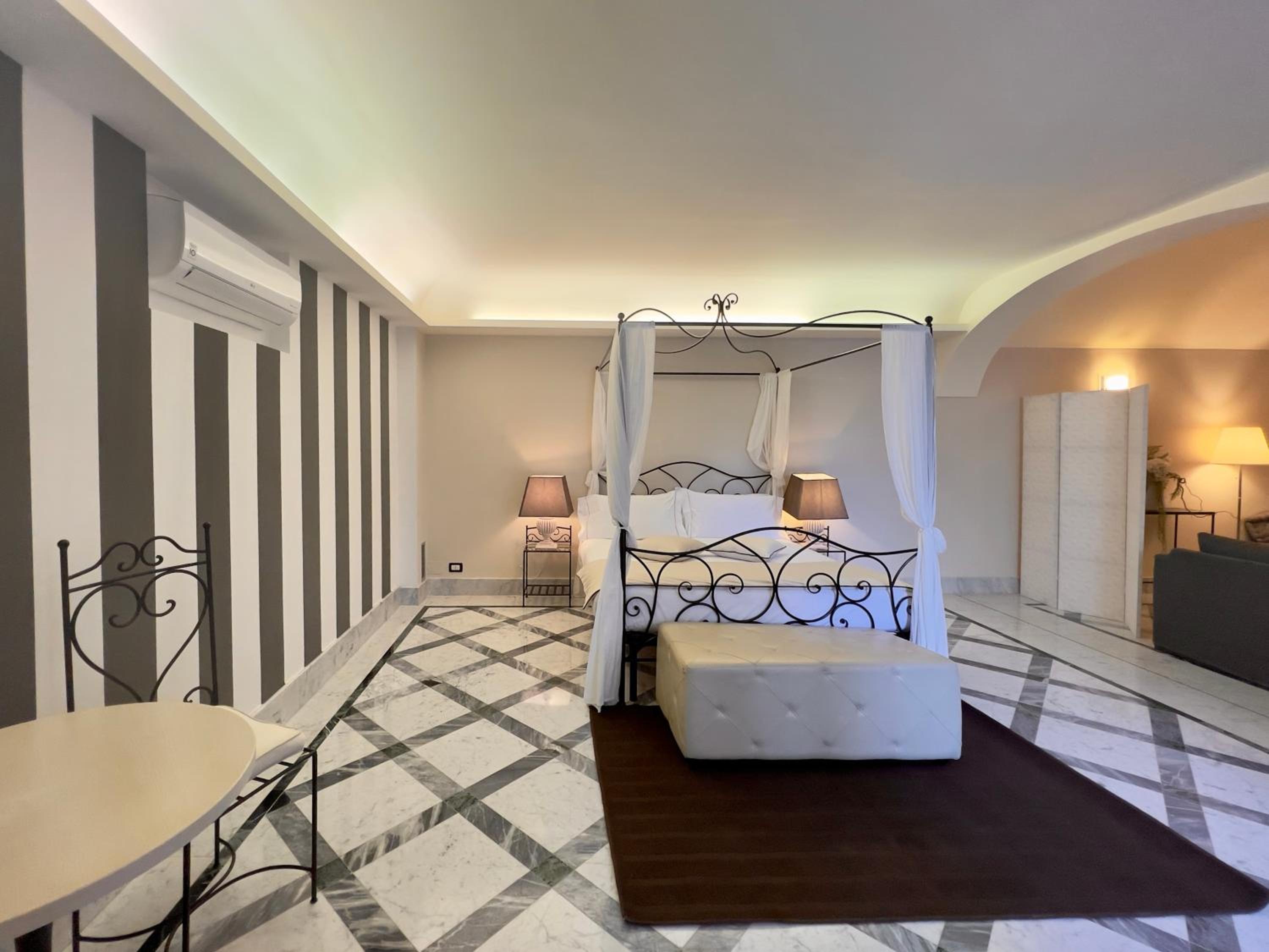 Deluxe Family Room - Photo 8