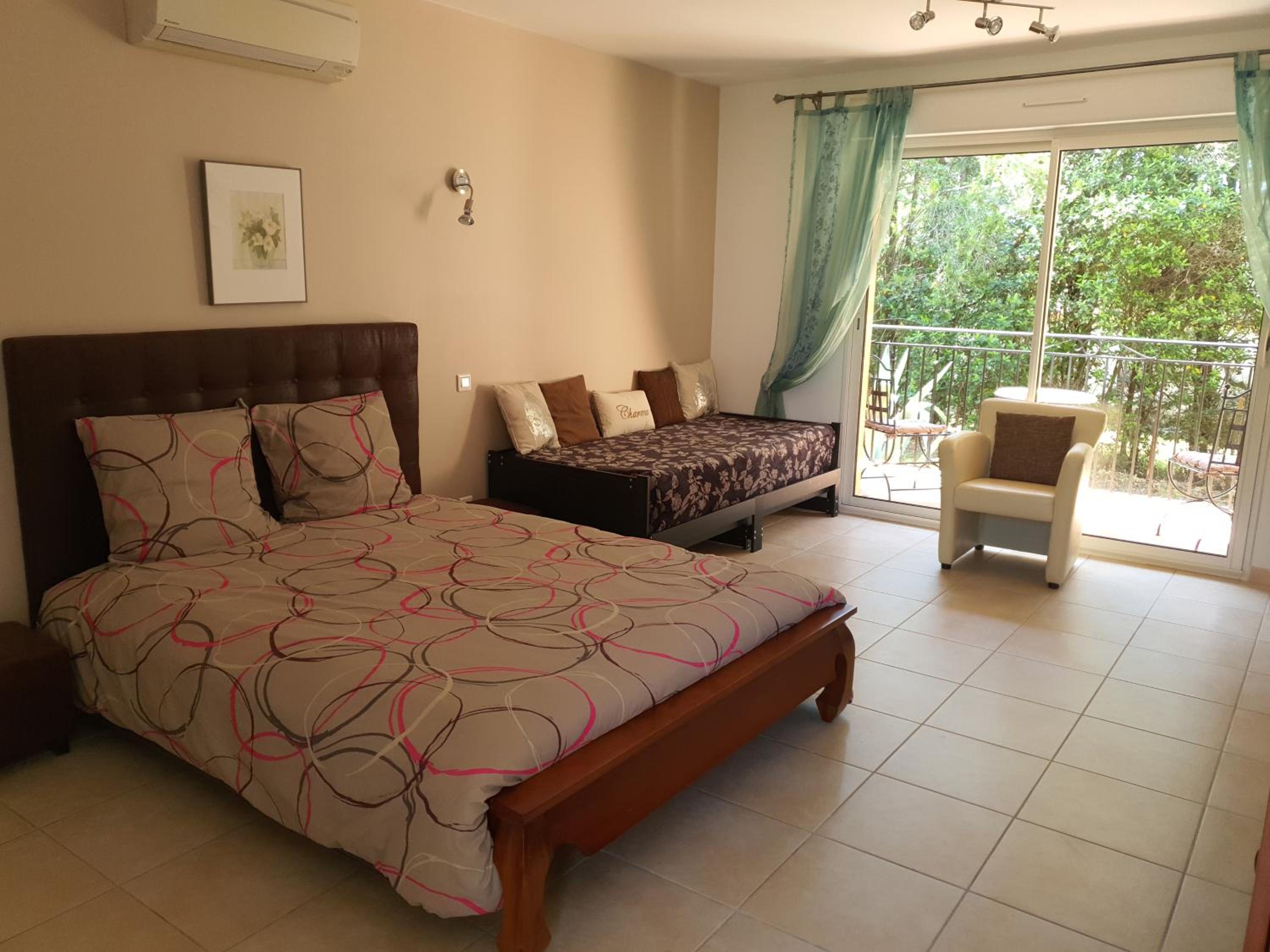 Deluxe Double Room with Balcony photo 2