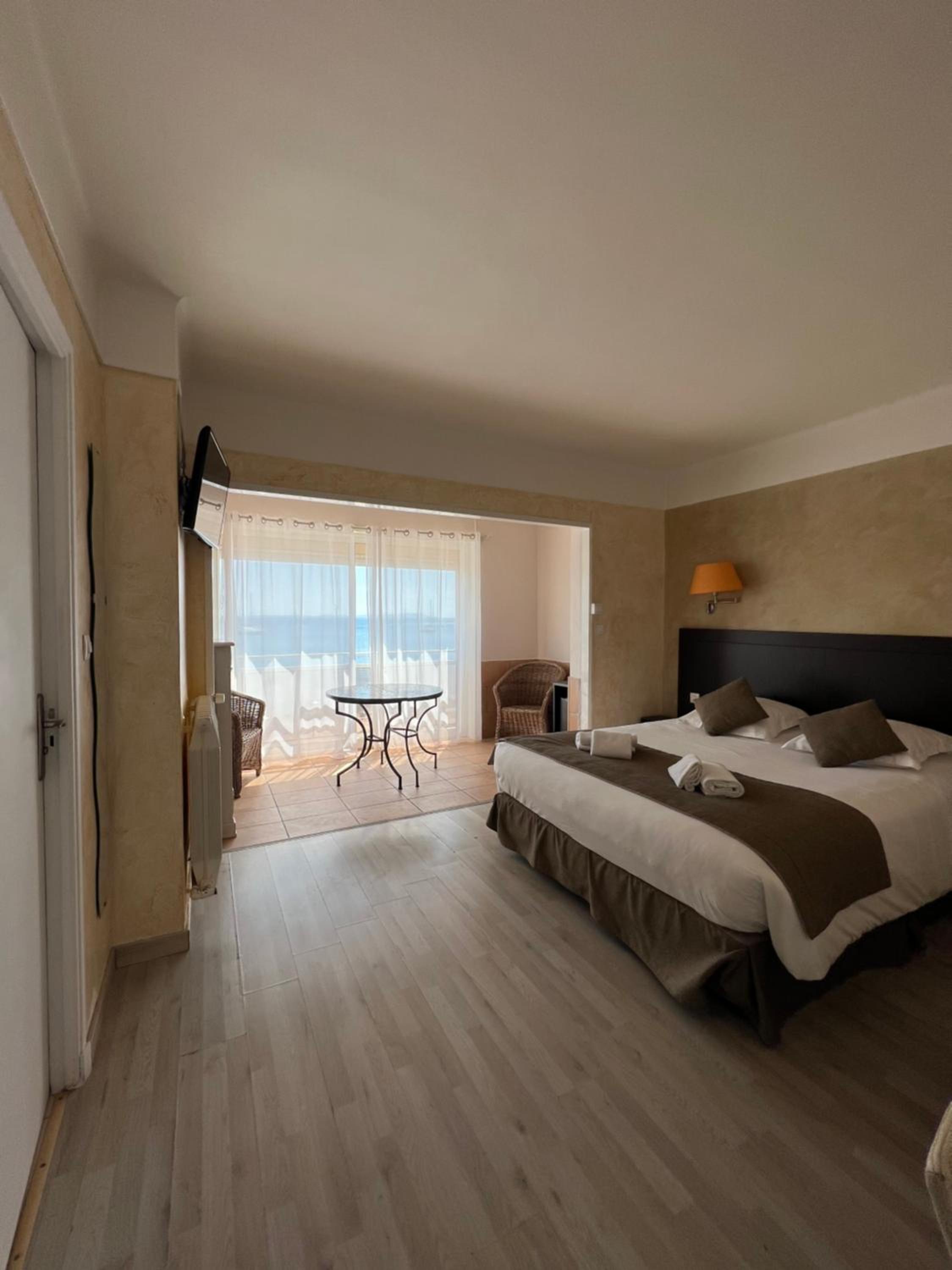 Superior room with sea view photo 1
