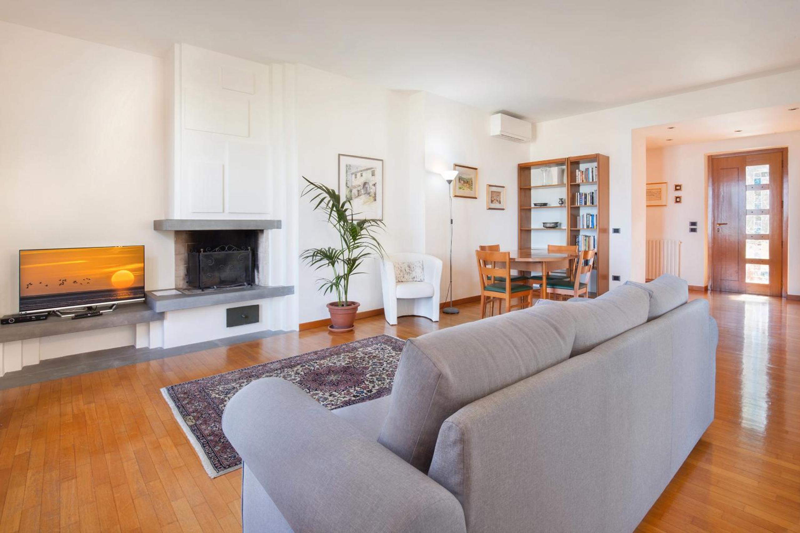 Apartment photo 1