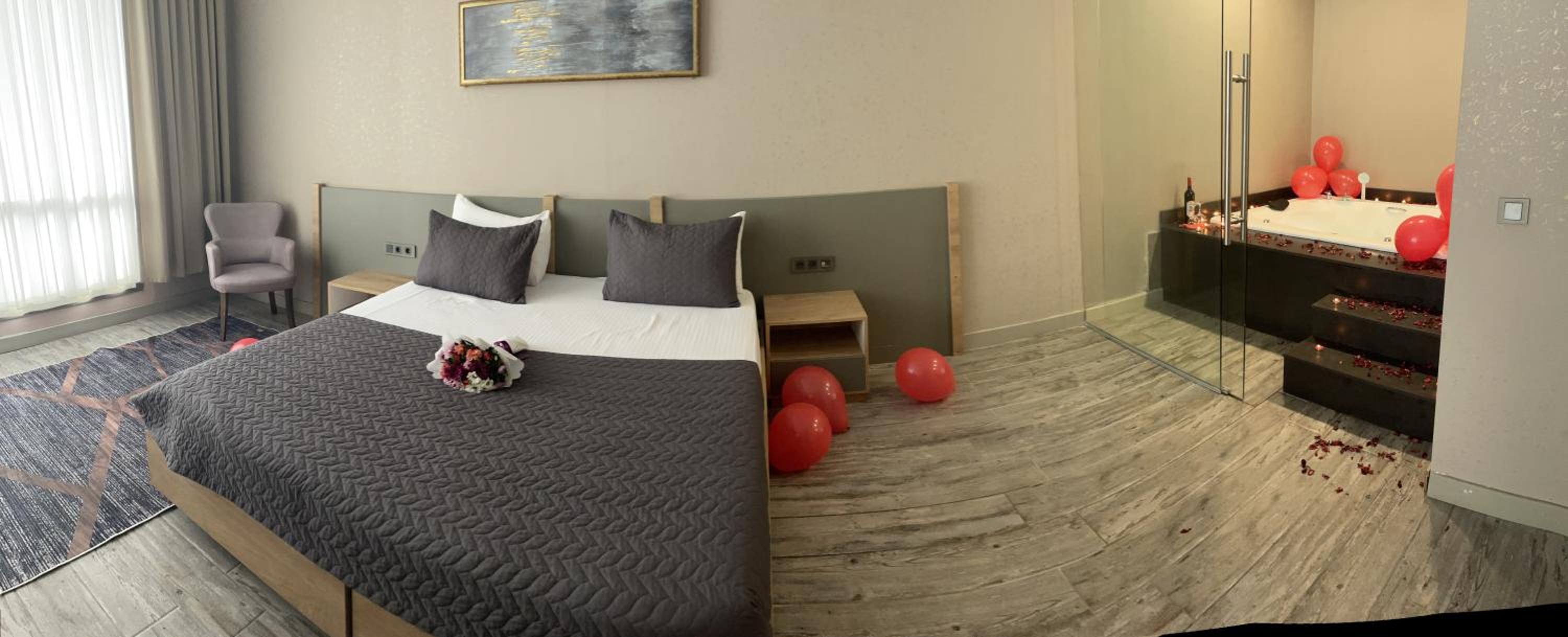 Suite with Spa Bath photo 1