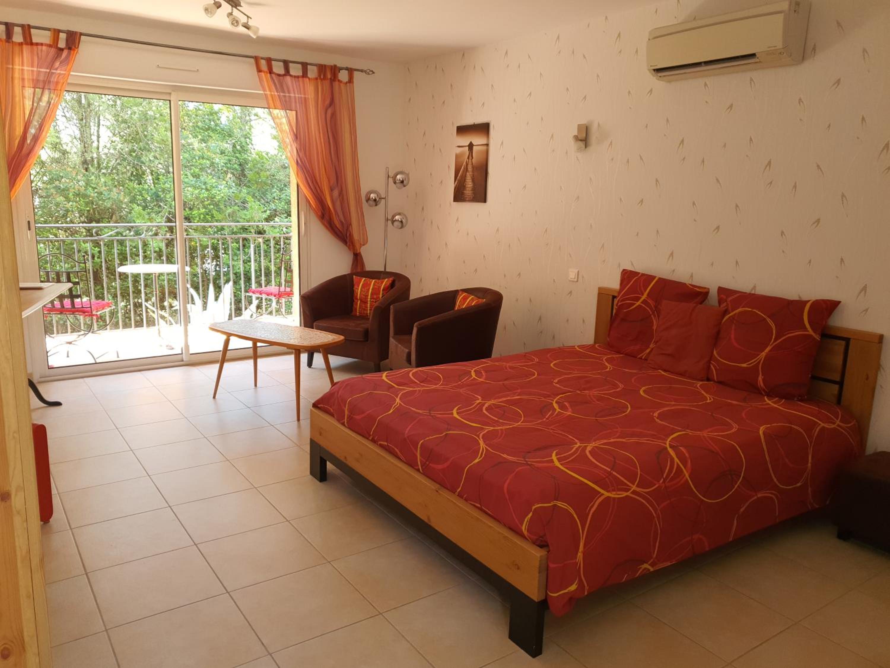 Deluxe Double Room with Balcony photo 3