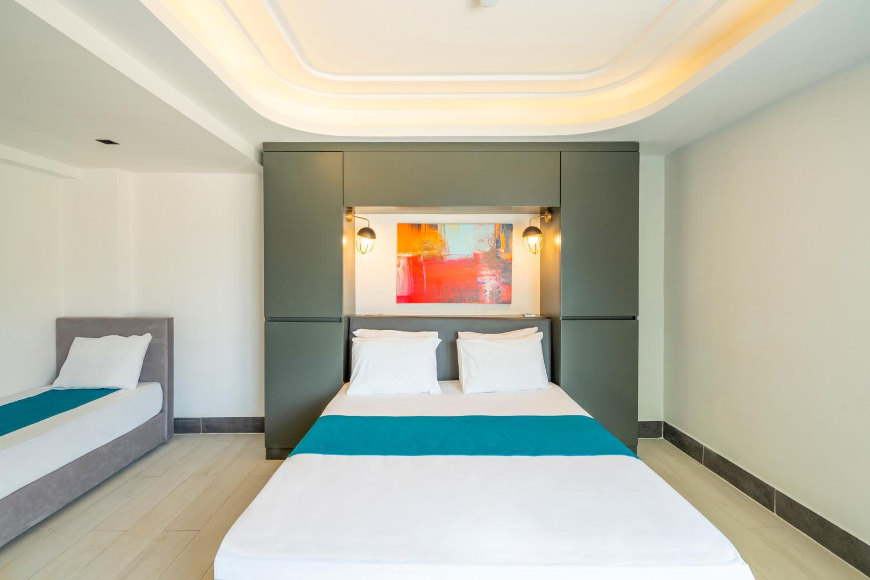 Economy Triple Room - Photo 4