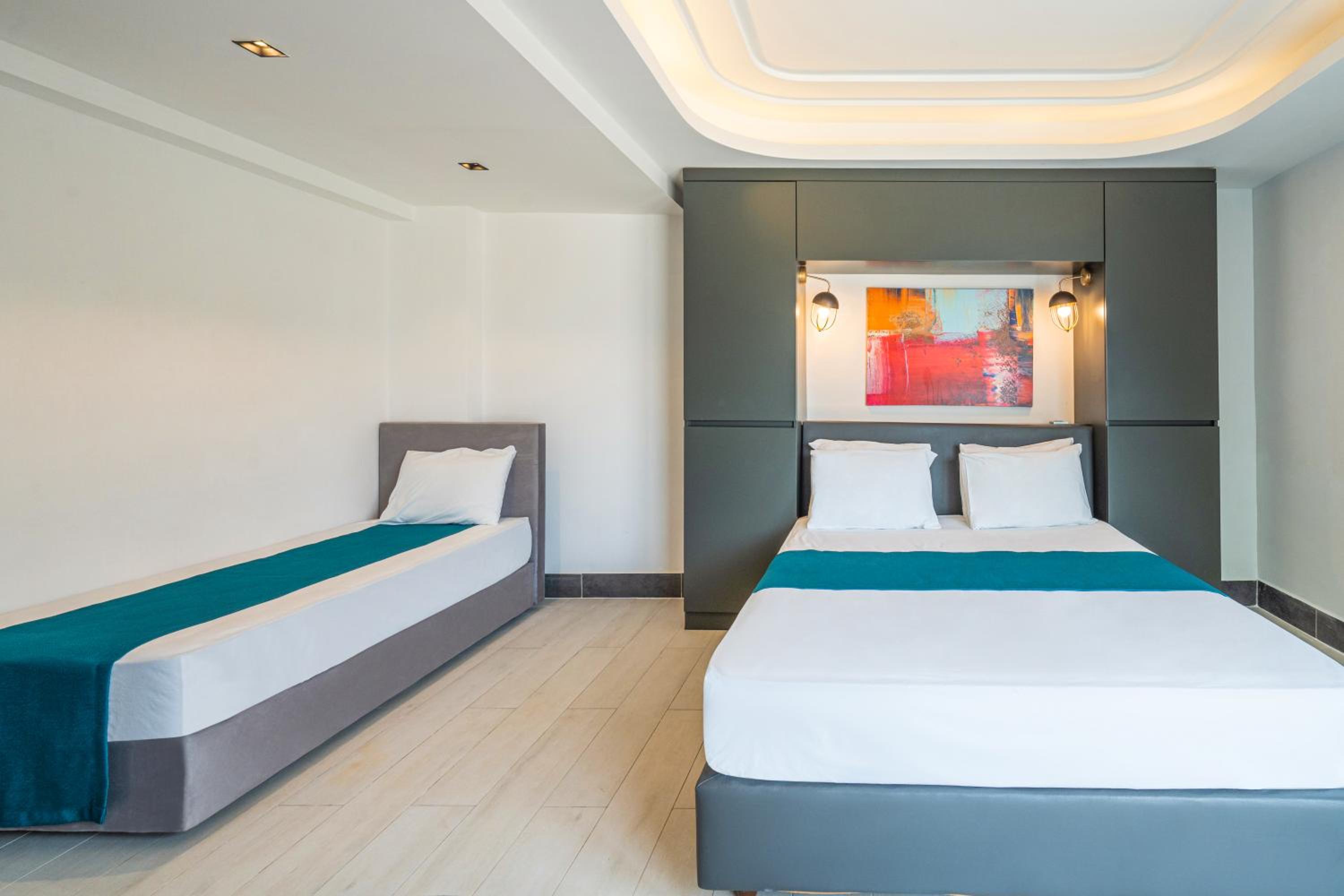 Economy Triple Room - Photo 3