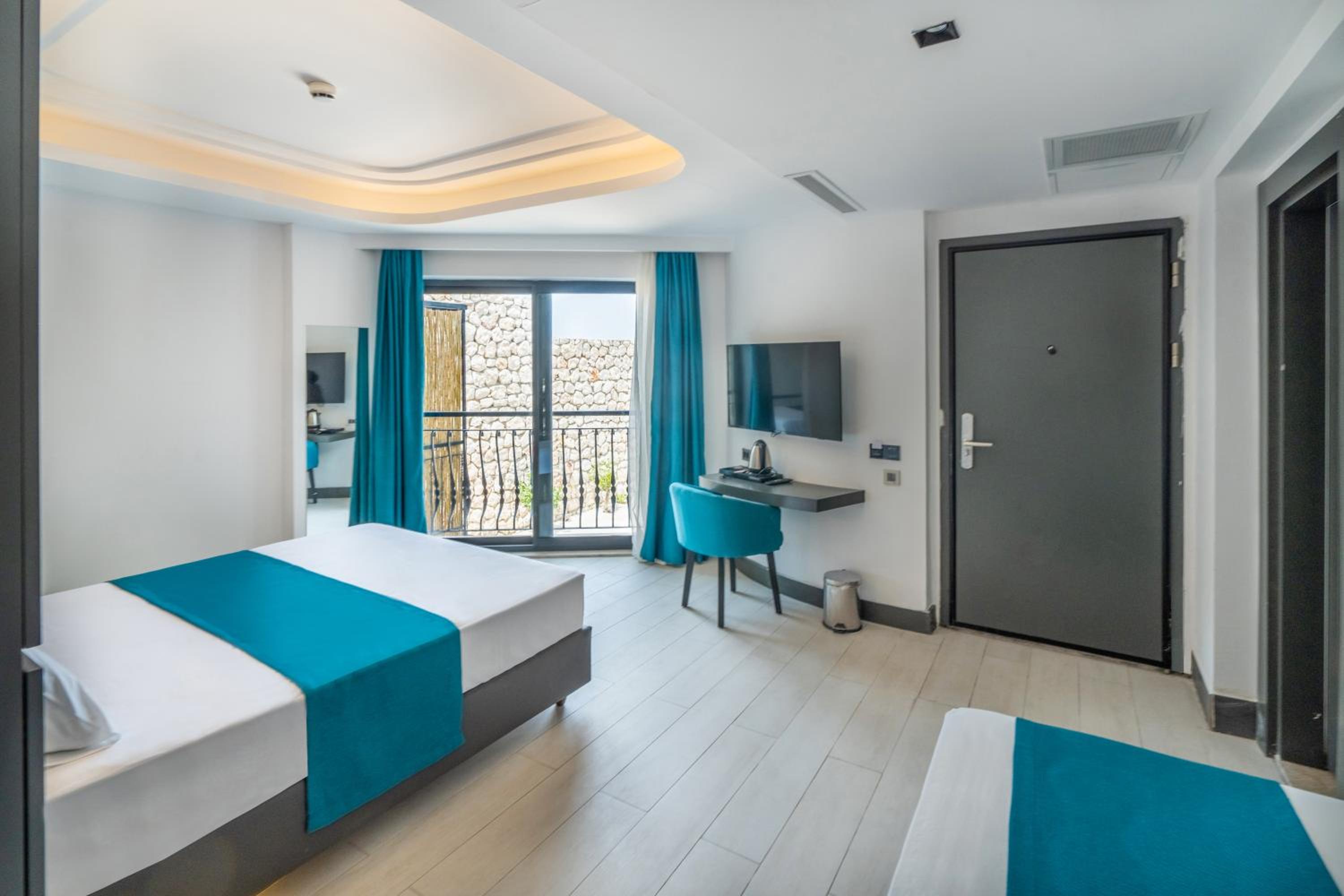 Economy Triple Room - Photo 2