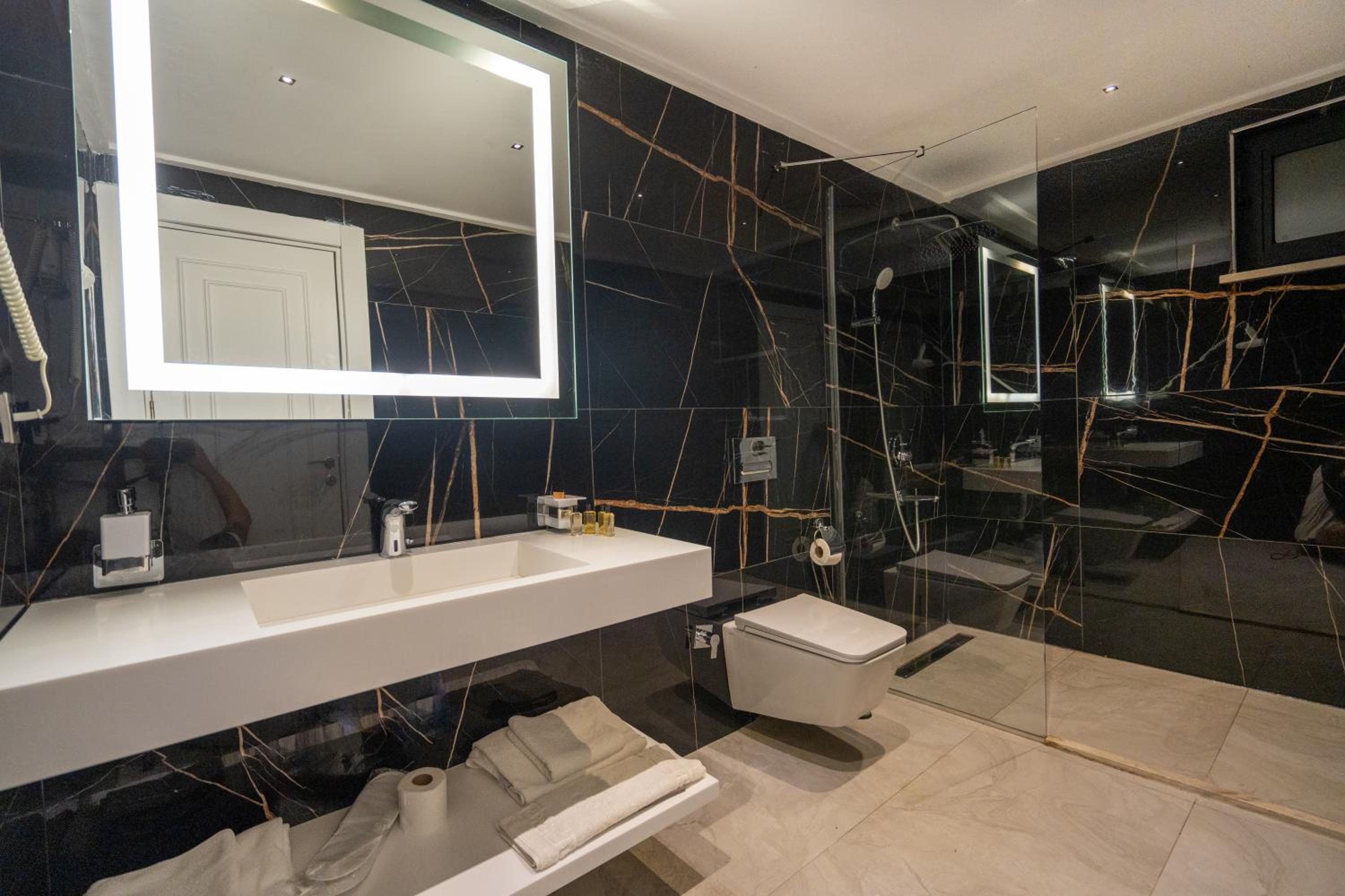 Economy Triple Room - Photo 6