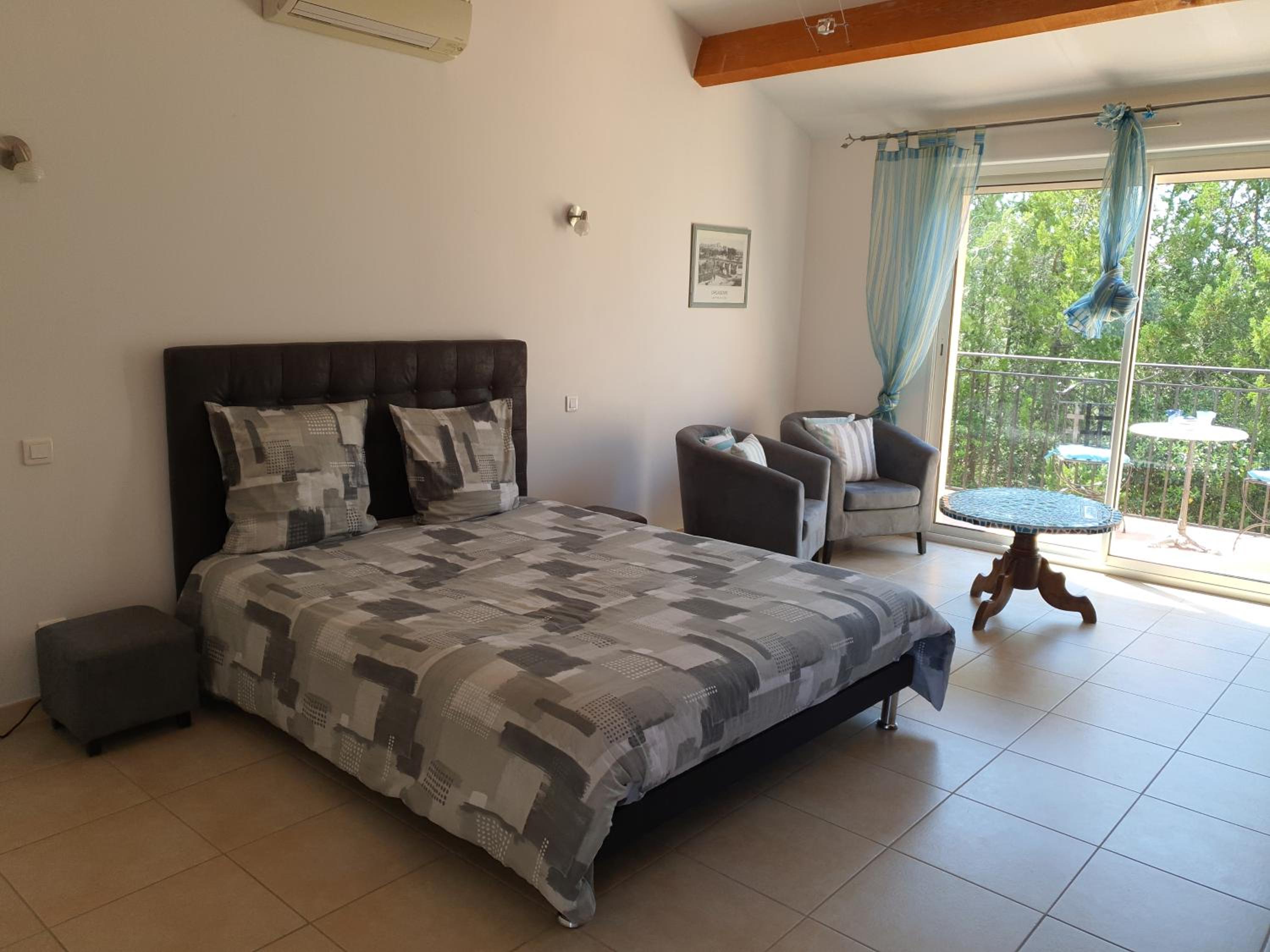 Deluxe Double Room with Balcony photo 3