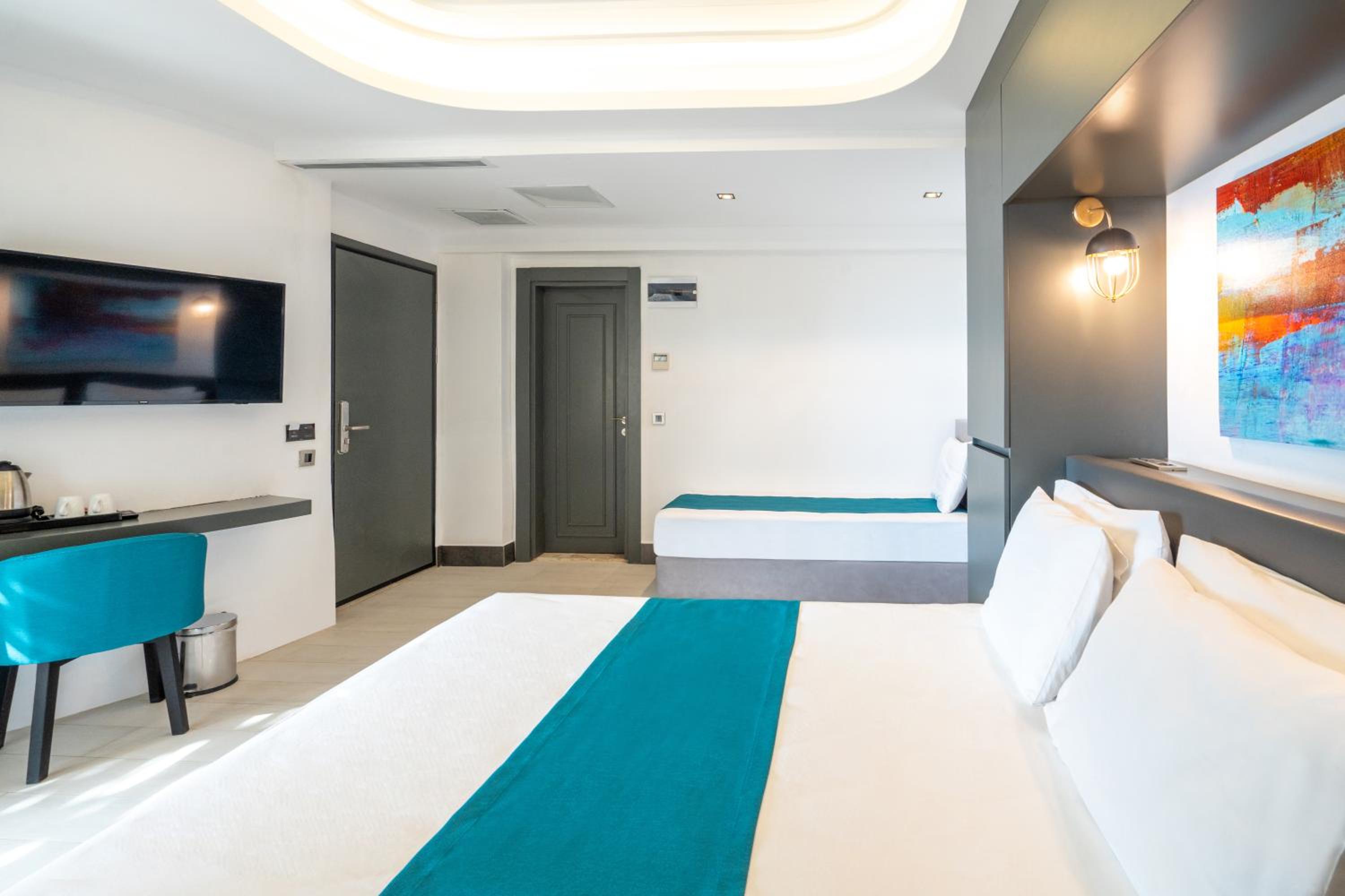 Family Room with Sea View - Photo 12
