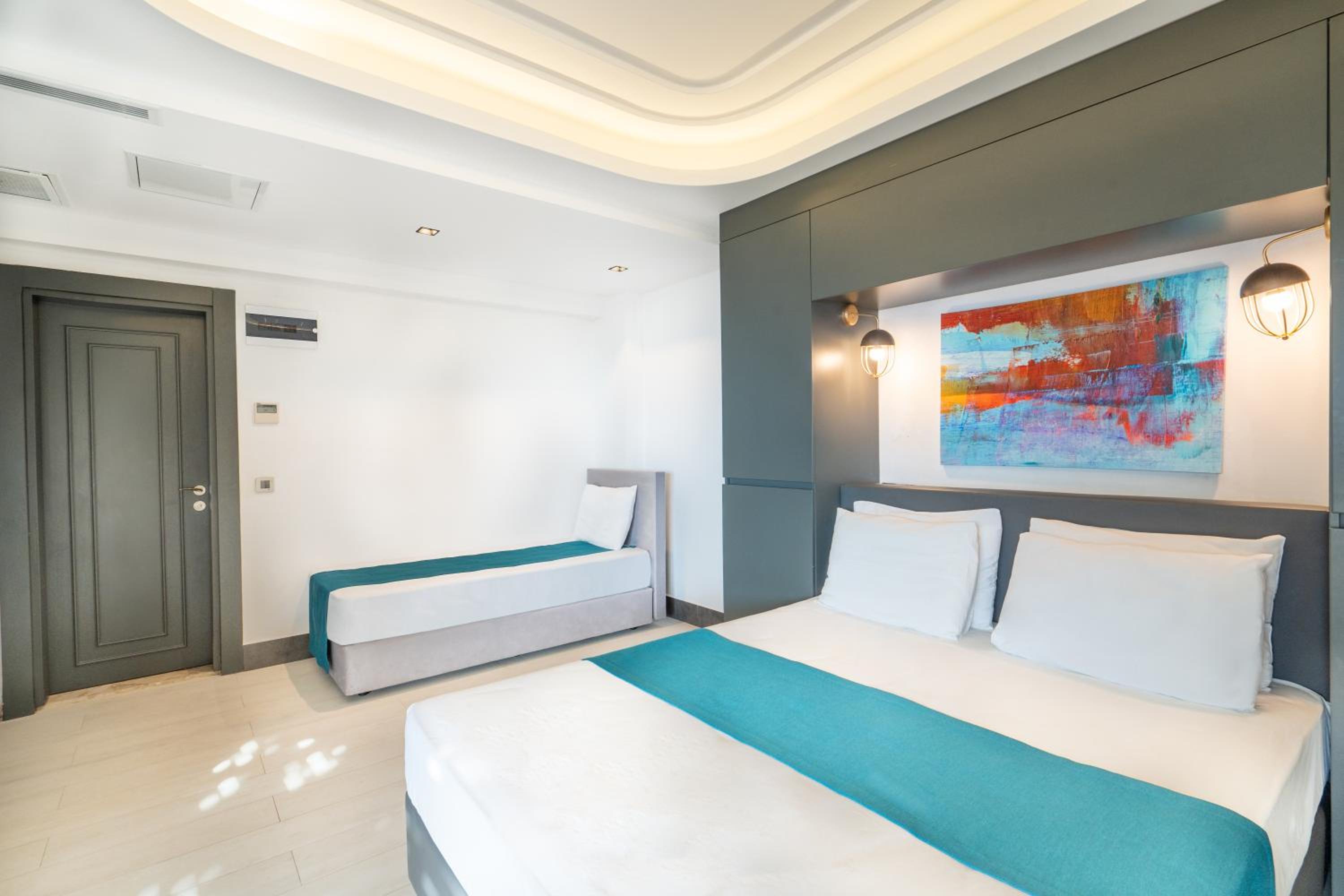 Family Room with Sea View - Photo 13
