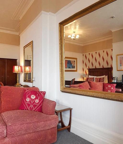 Deluxe Family Room - Photo 2