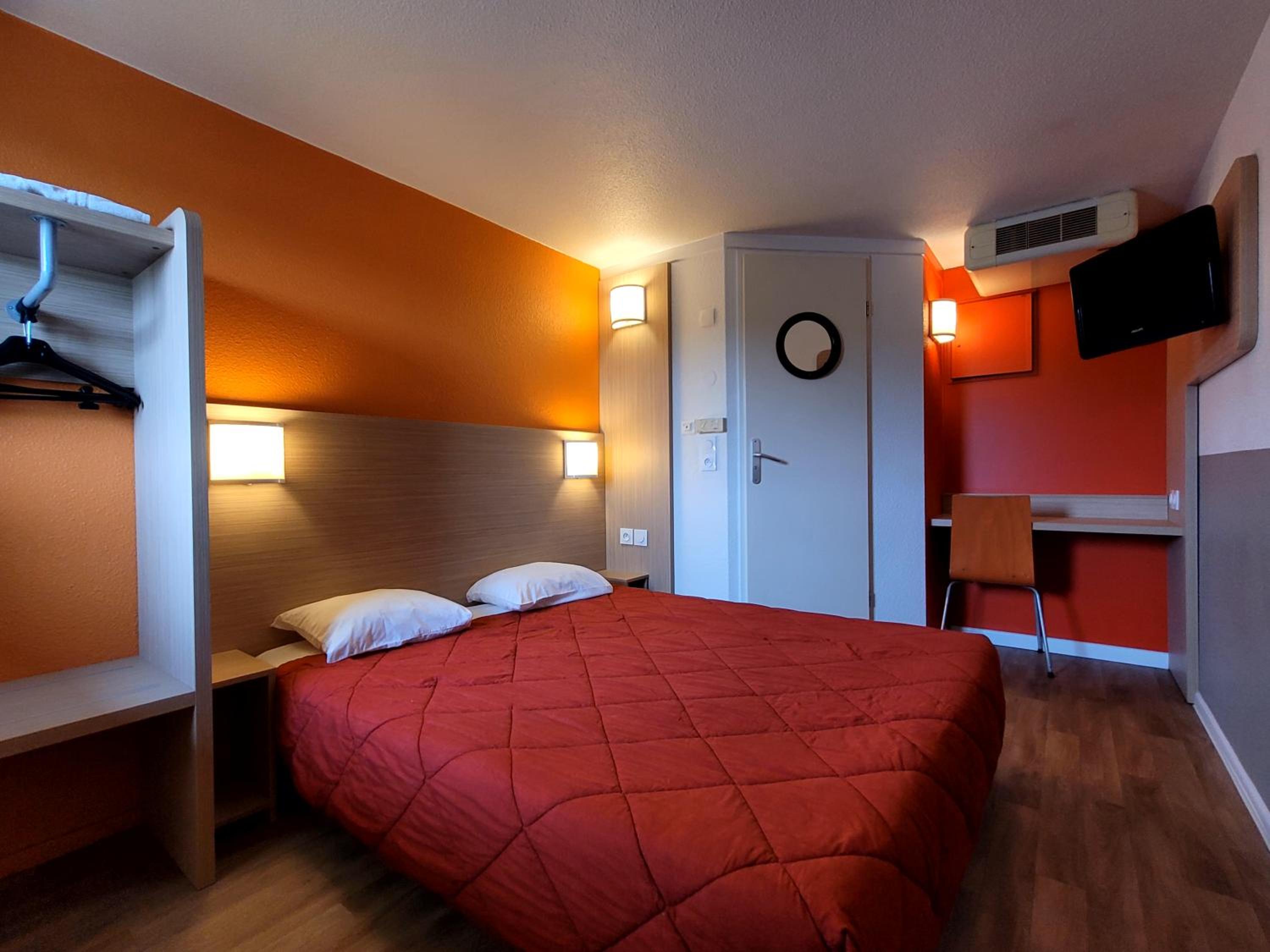 Double Room - Photo 6
