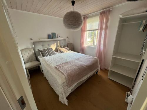 Three-Bedroom House photo 3