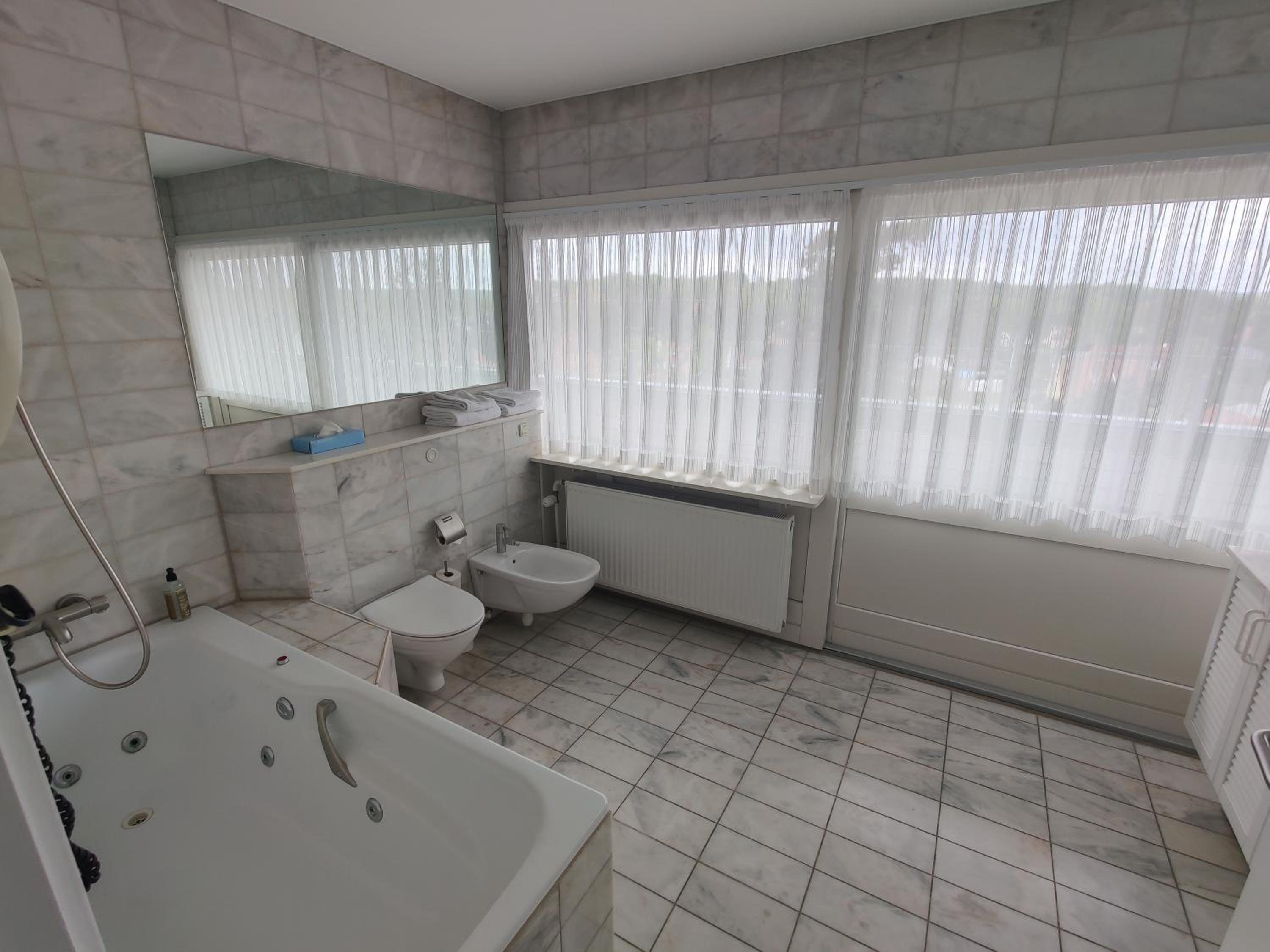 Three-Bedroom Suite - Photo 3