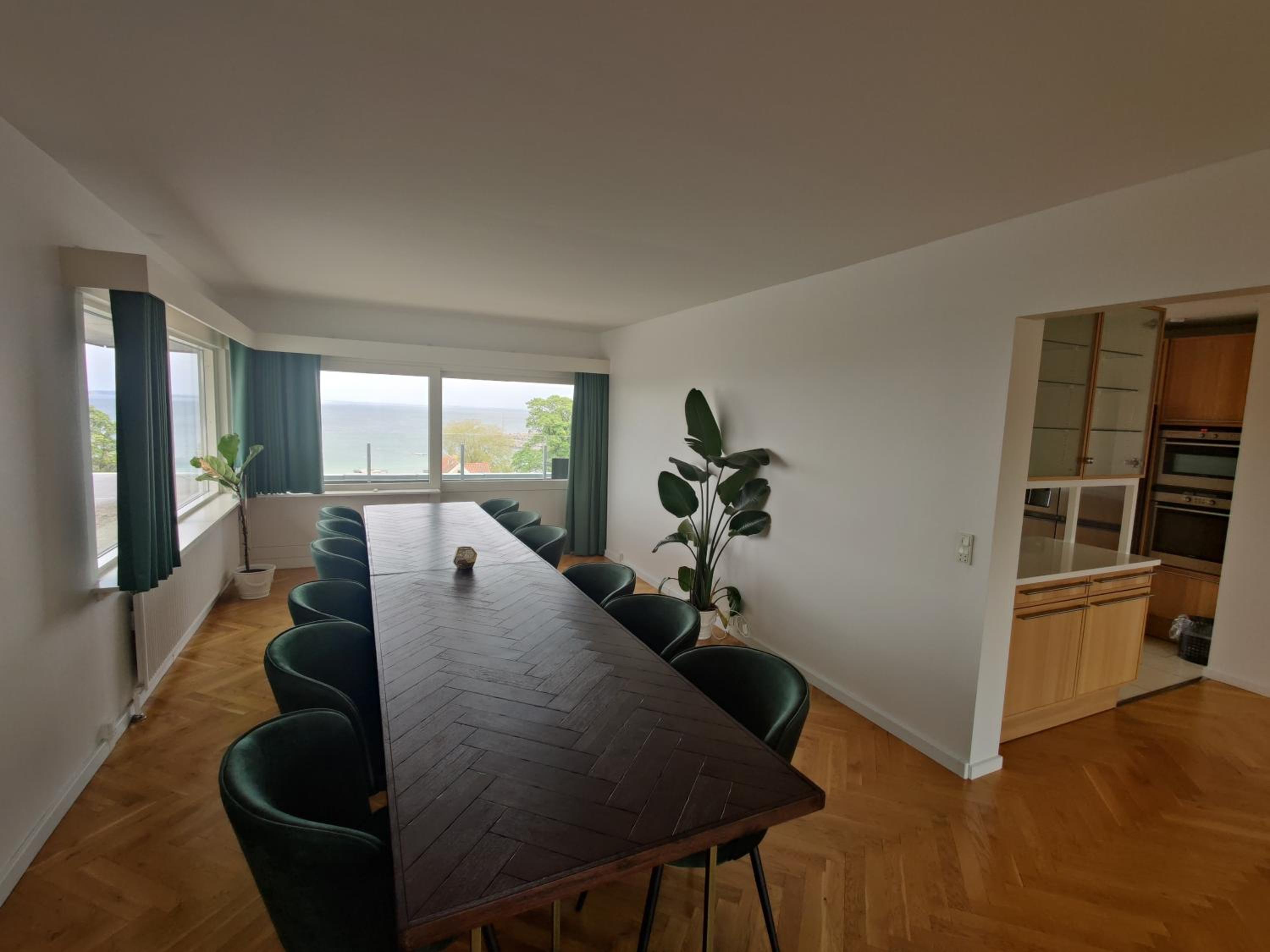 Three-Bedroom Suite - Photo 5
