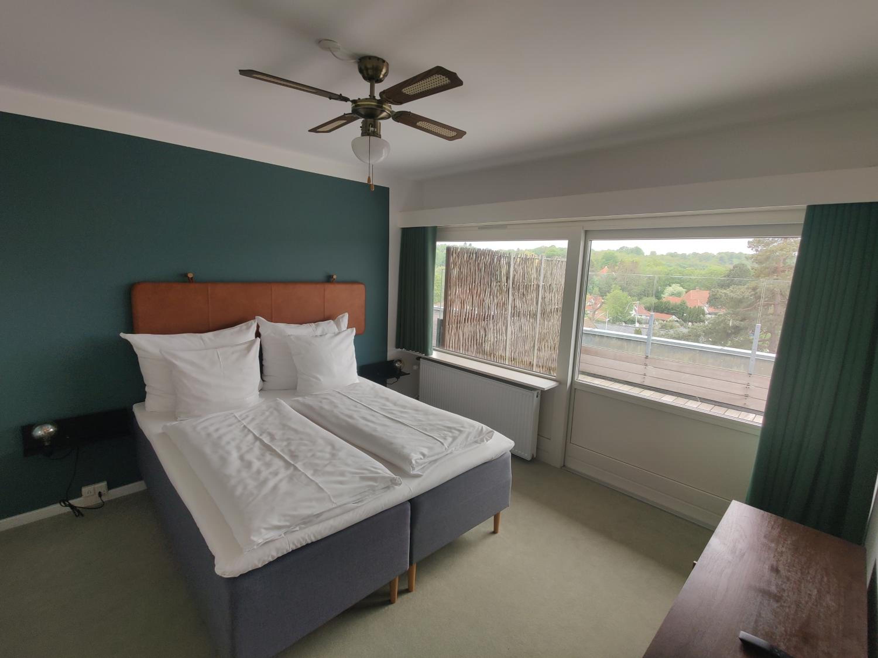 Three-Bedroom Suite - Photo 6