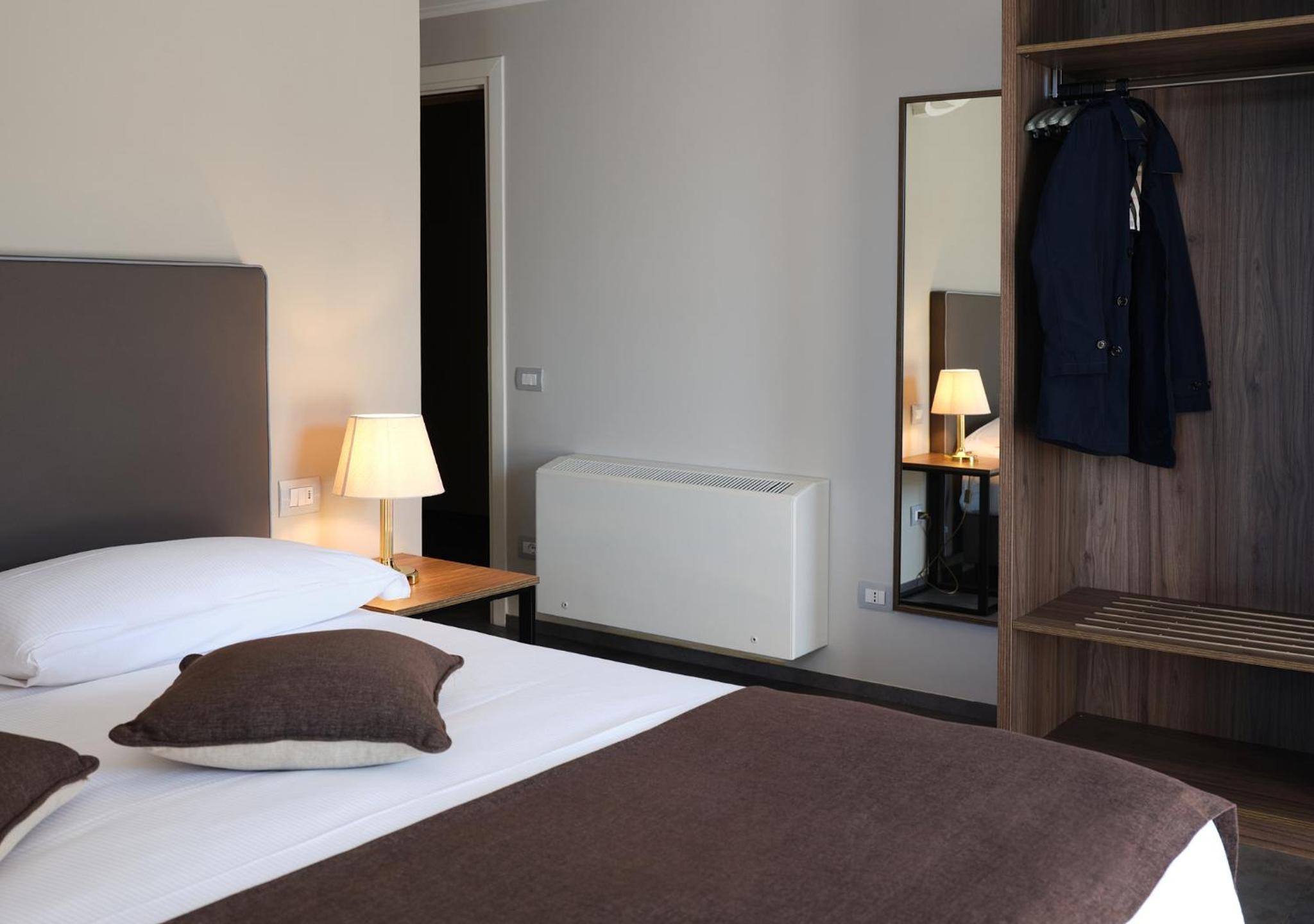 Deluxe Double or Twin Room with Lake View photo 2