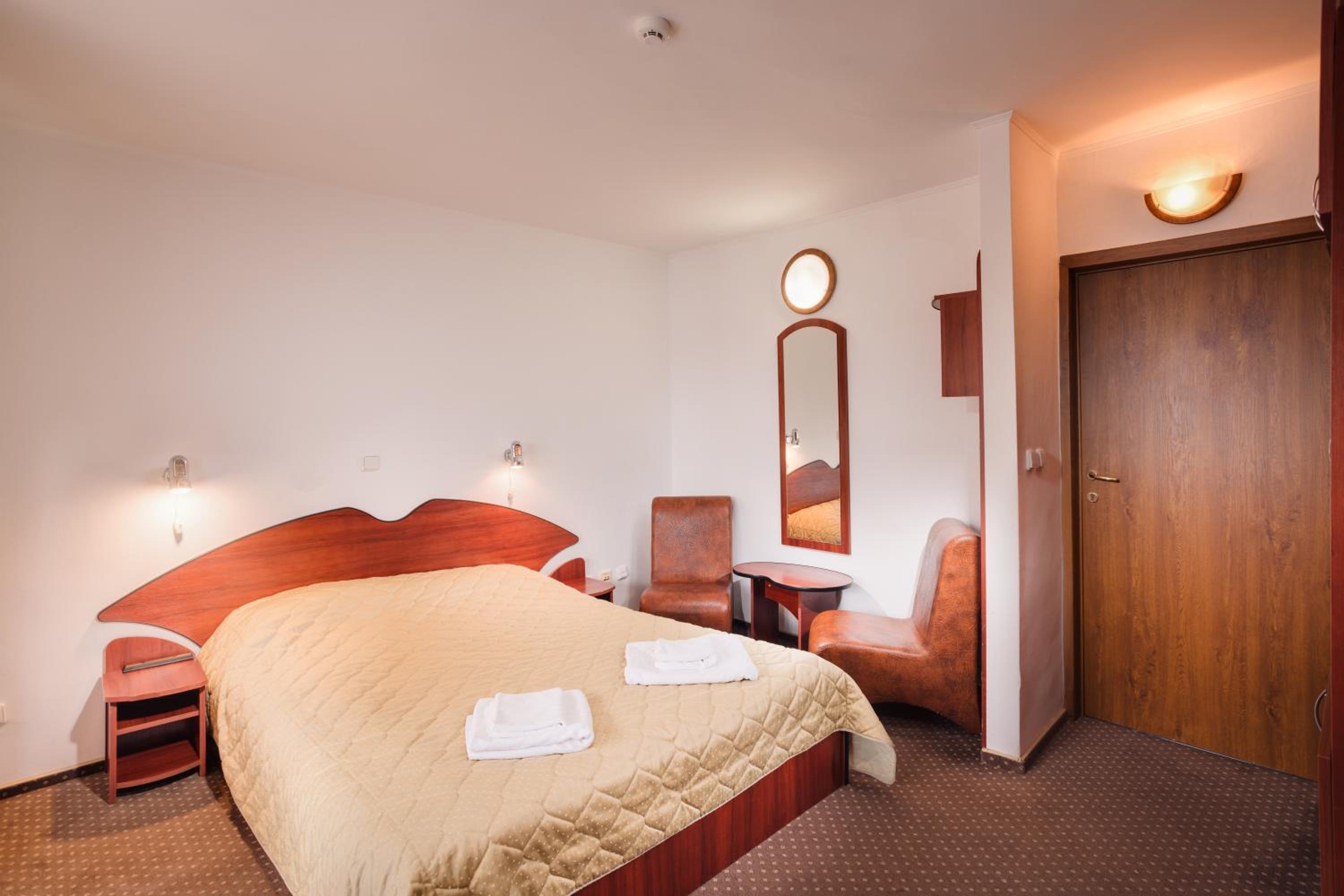 Double or Twin Room with Lake View photo 1