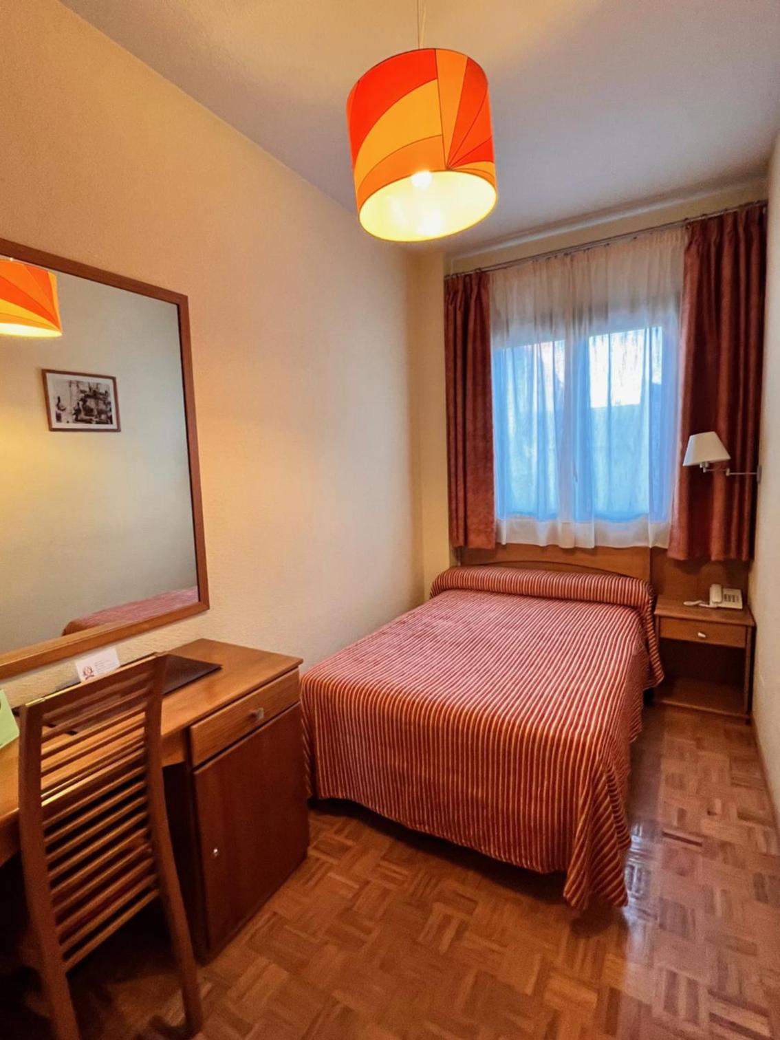 Habitación individual con baño privado