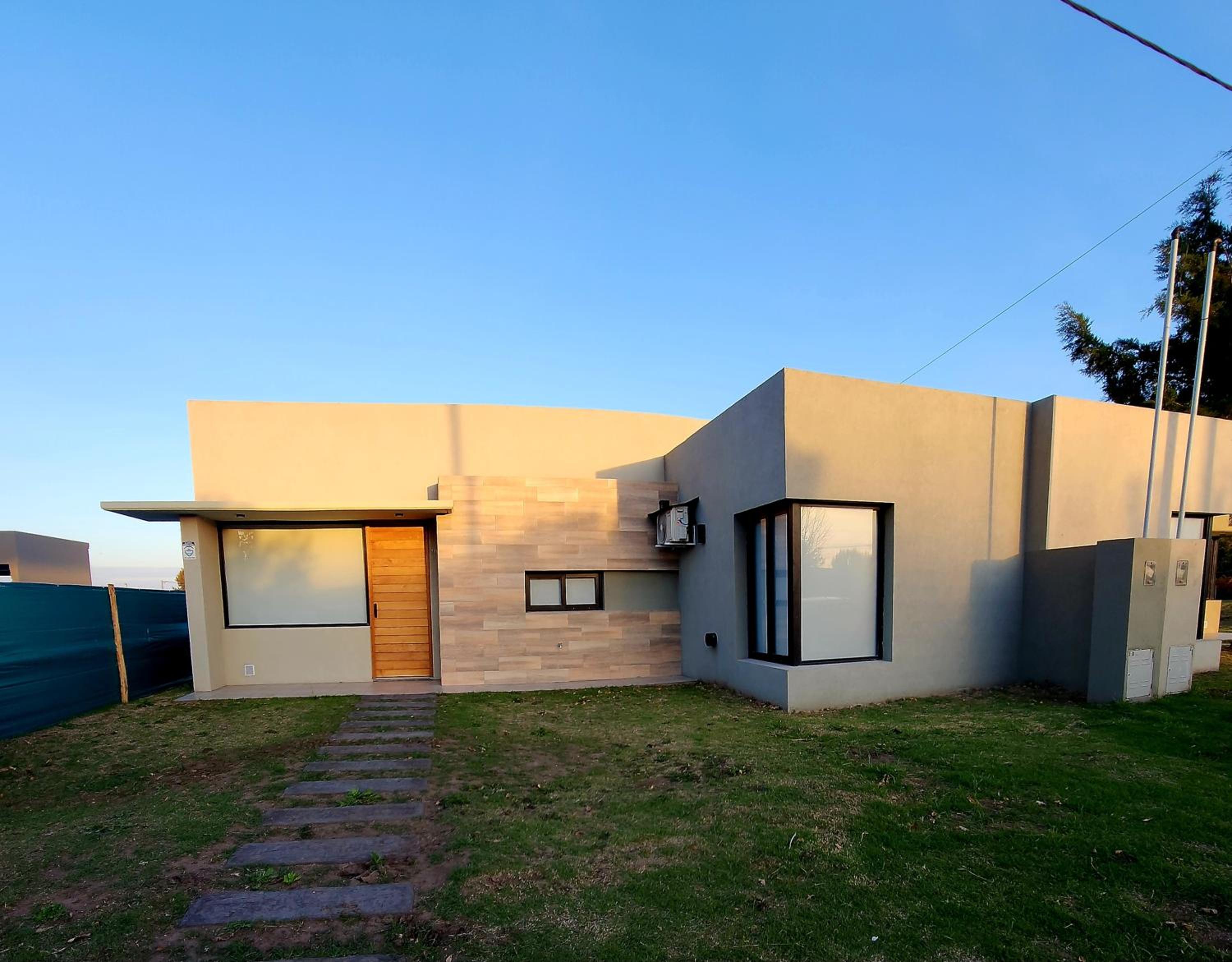 Two-Bedroom House photo 2