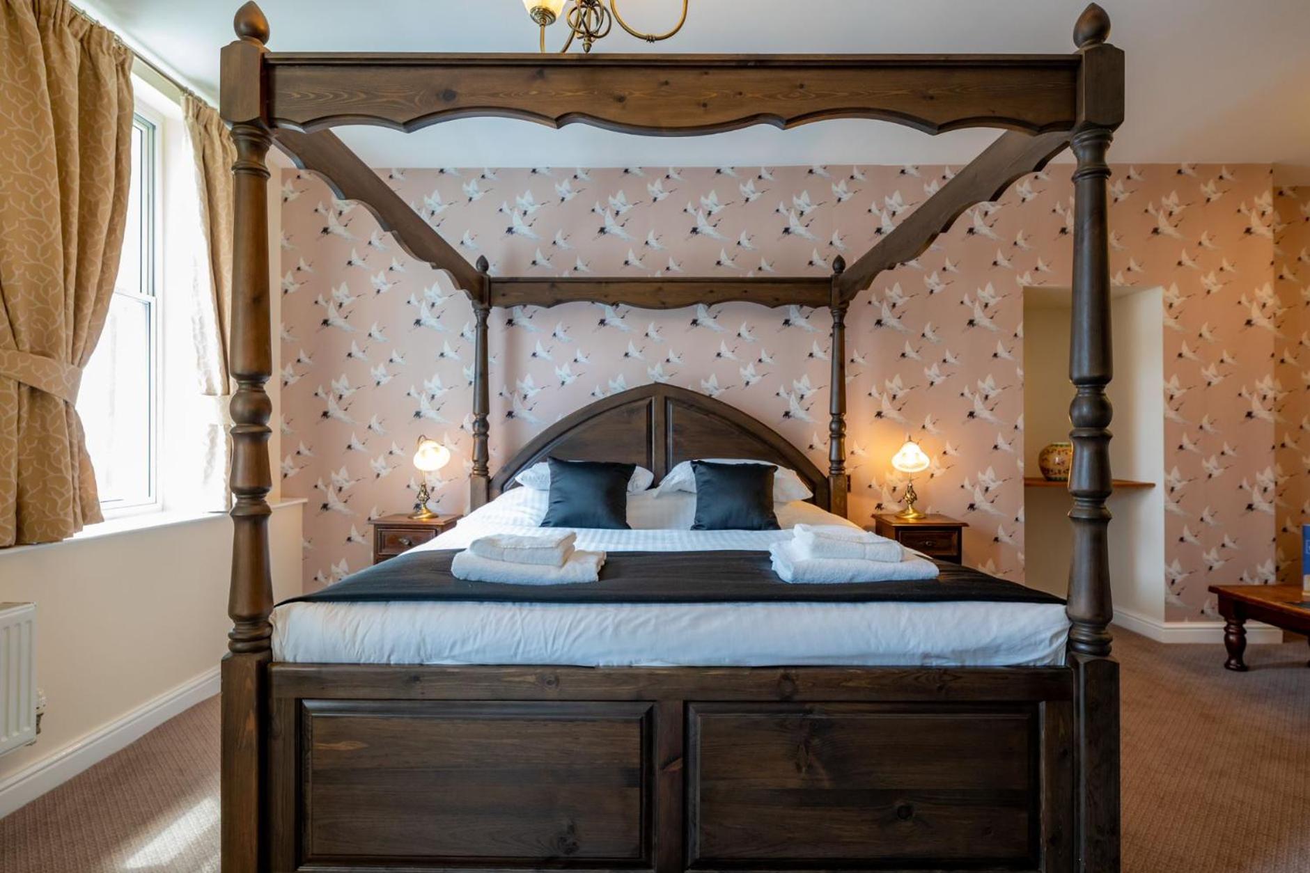 Double Room with Four Poster Bed - Photo 3