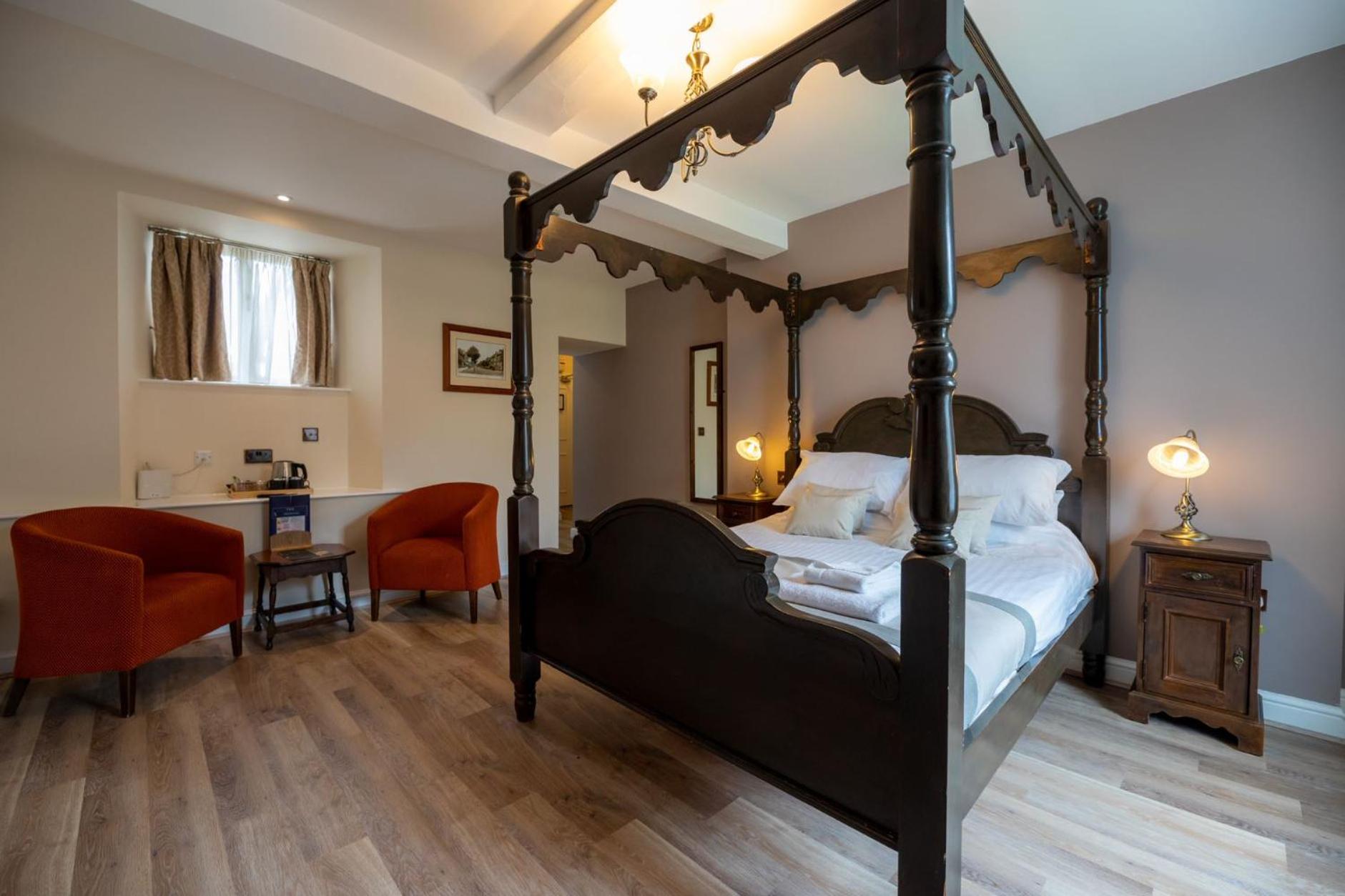 Double Room with Four Poster Bed - Photo 4