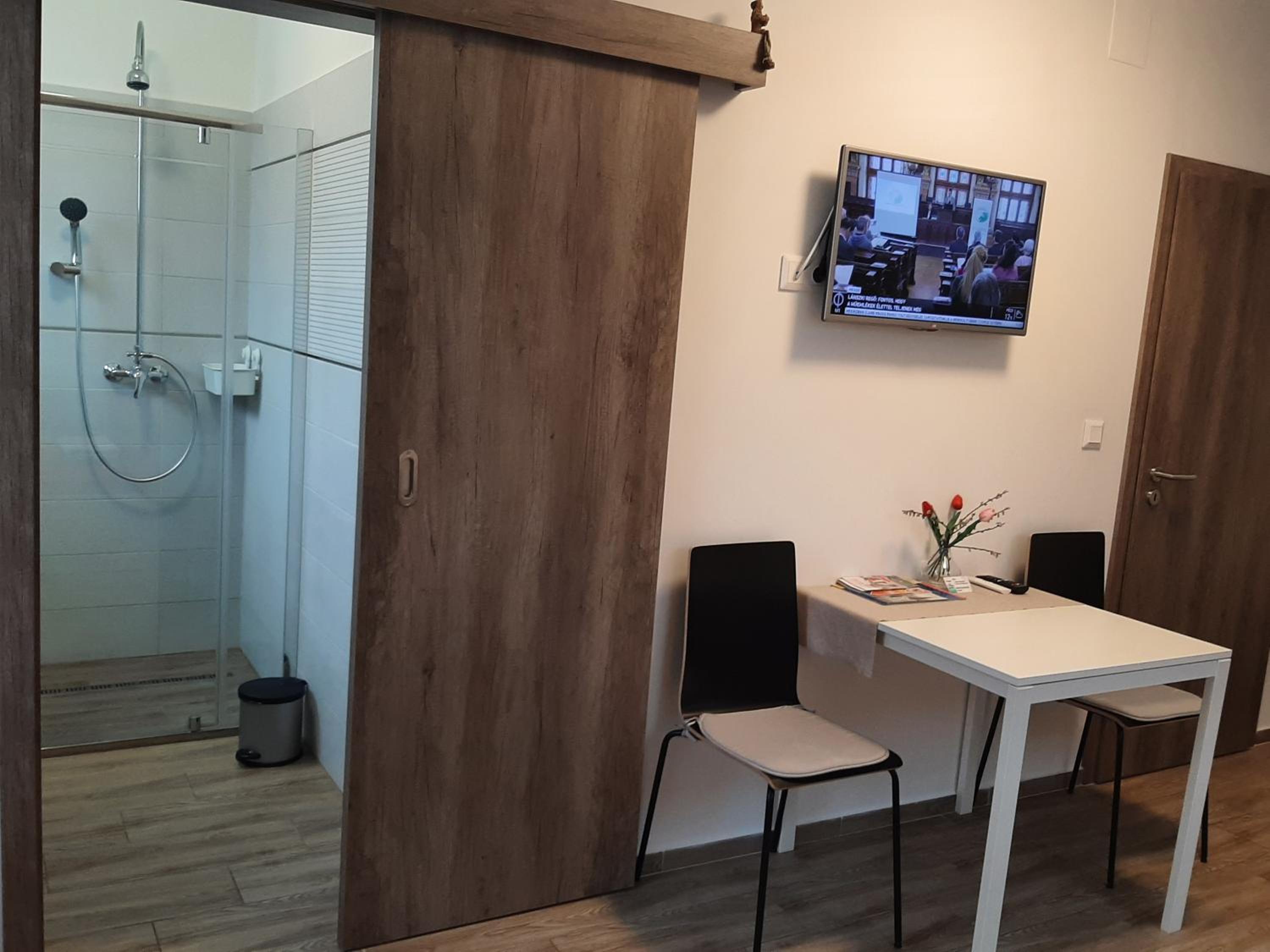Twin Room - Photo 3
