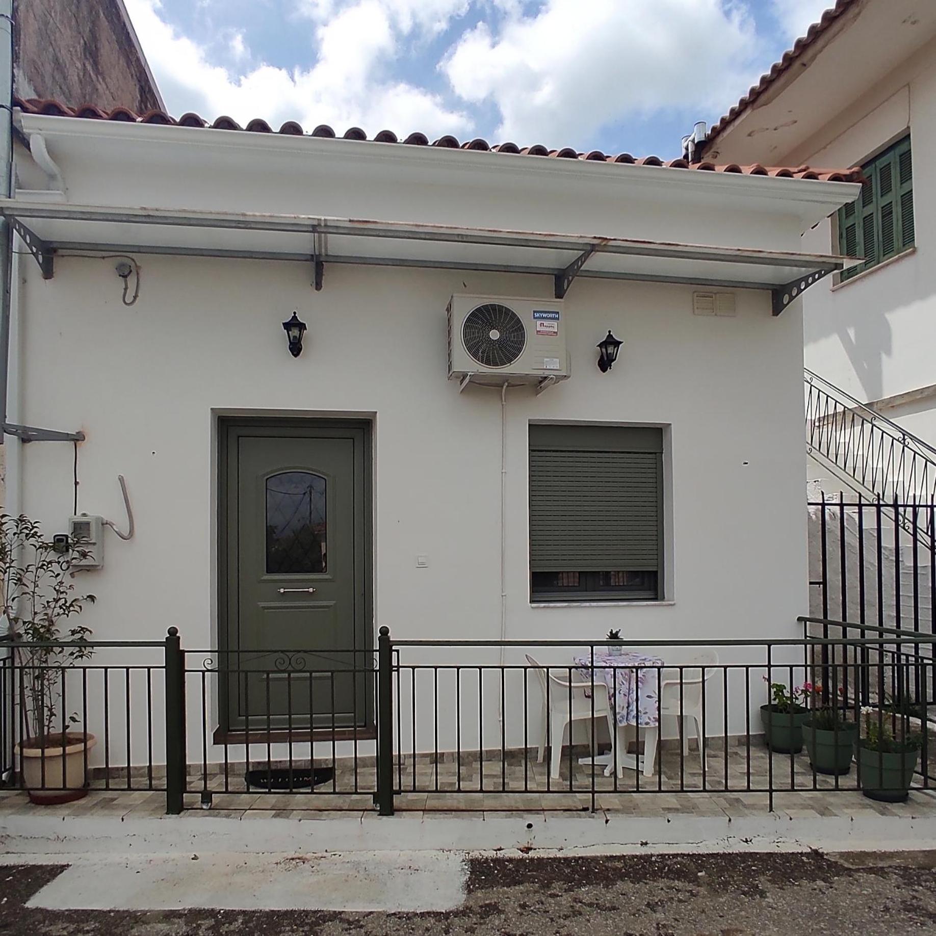 One-Bedroom House - Photo 19