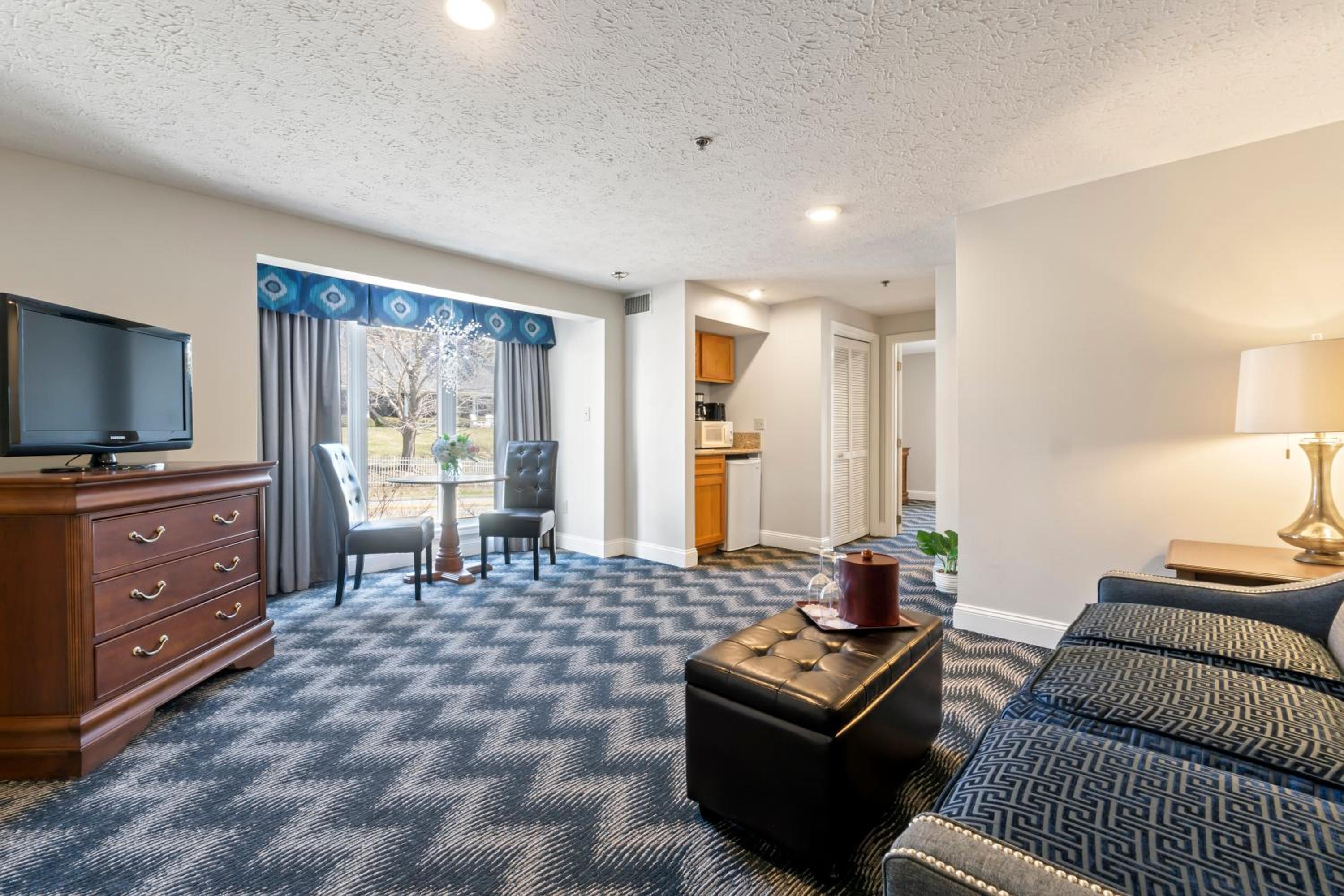 One-Bedroom King Suite photo 1