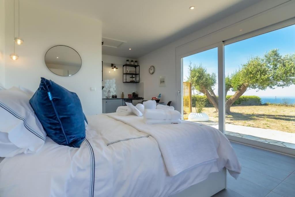One-Bedroom House photo 1