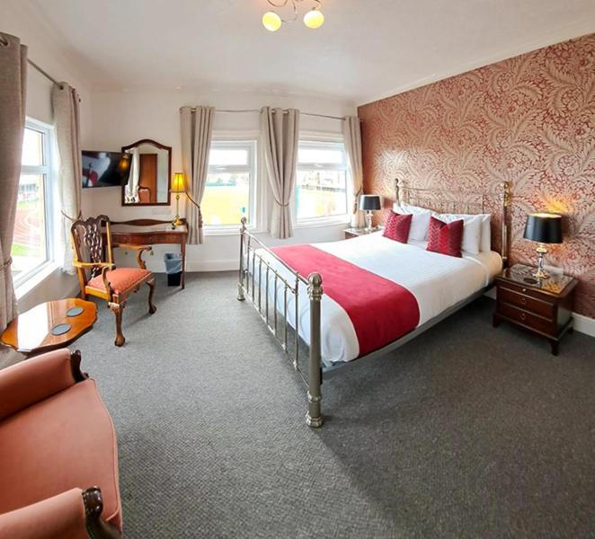 Deluxe King Room - Photo 3