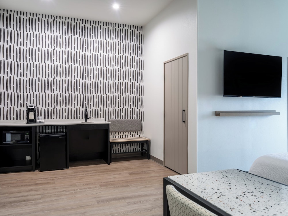 Studio Suite, 2 Queen Beds, Accessible, Non Smoking (Communications)