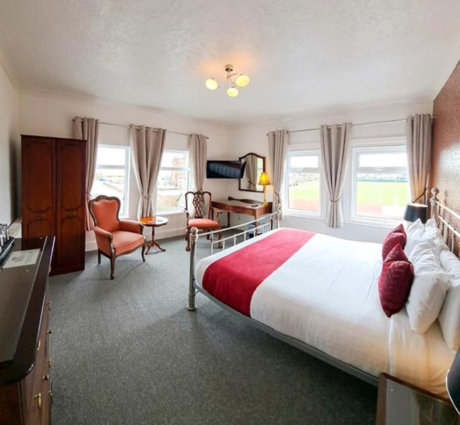 Deluxe King Room - Photo 1