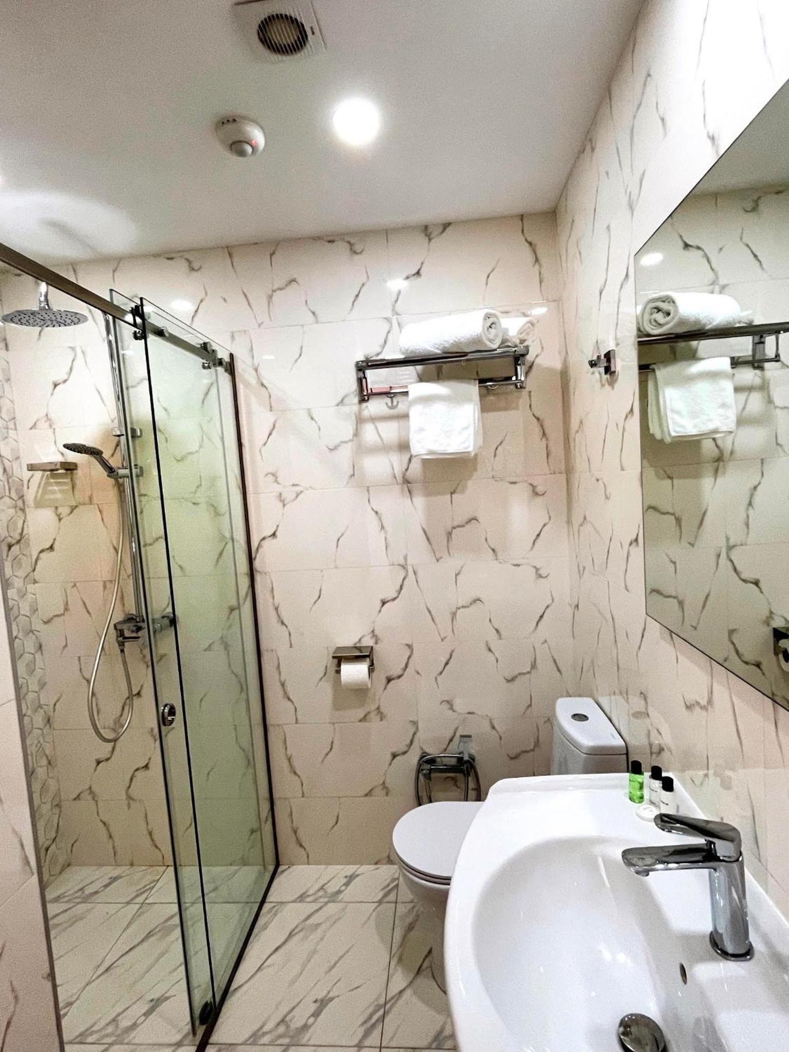Deluxe Double or Twin Room with City View - Photo 3