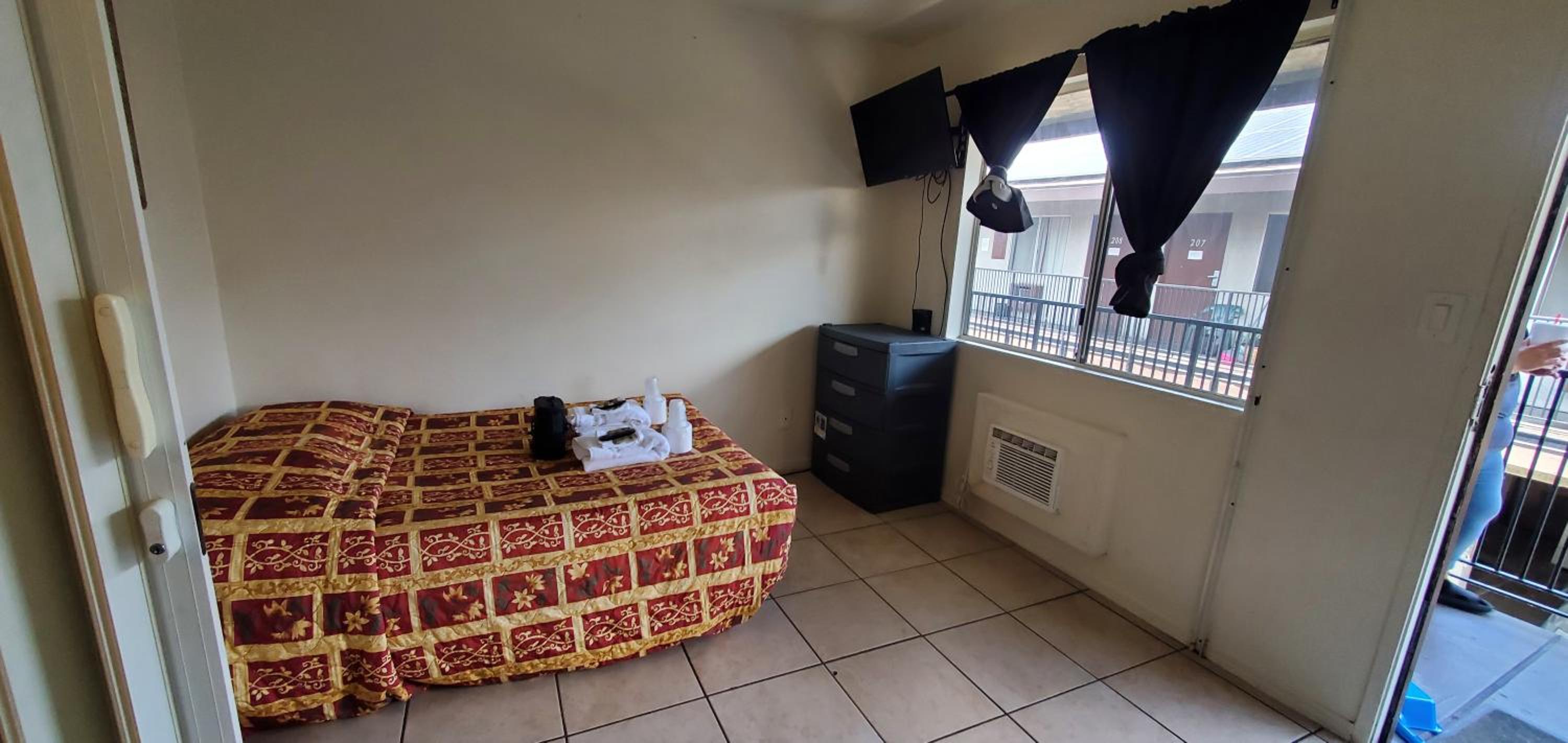 Double or Twin Room with Shared Bathroom photo 3