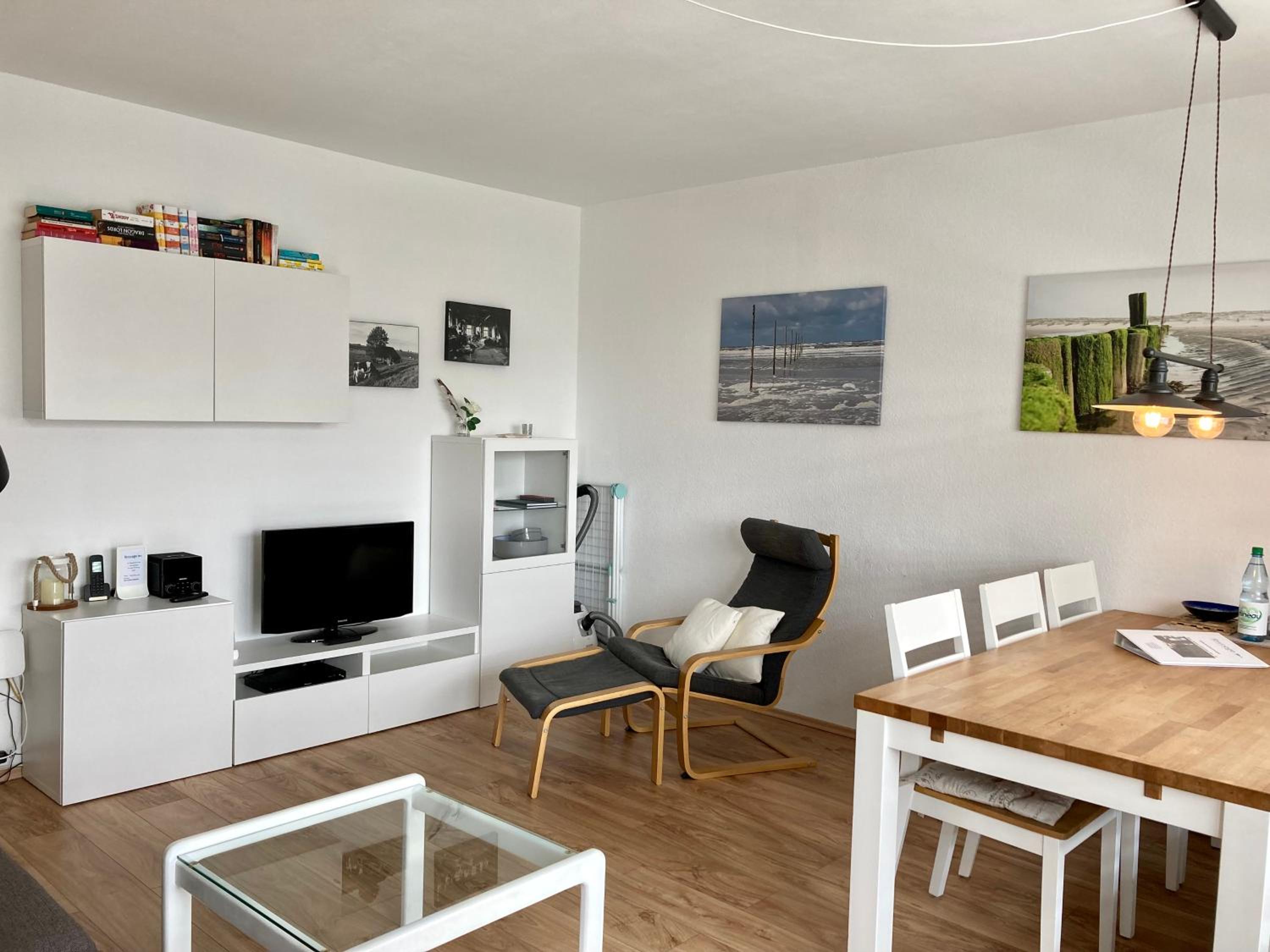 Apartment with Balcony photo 3