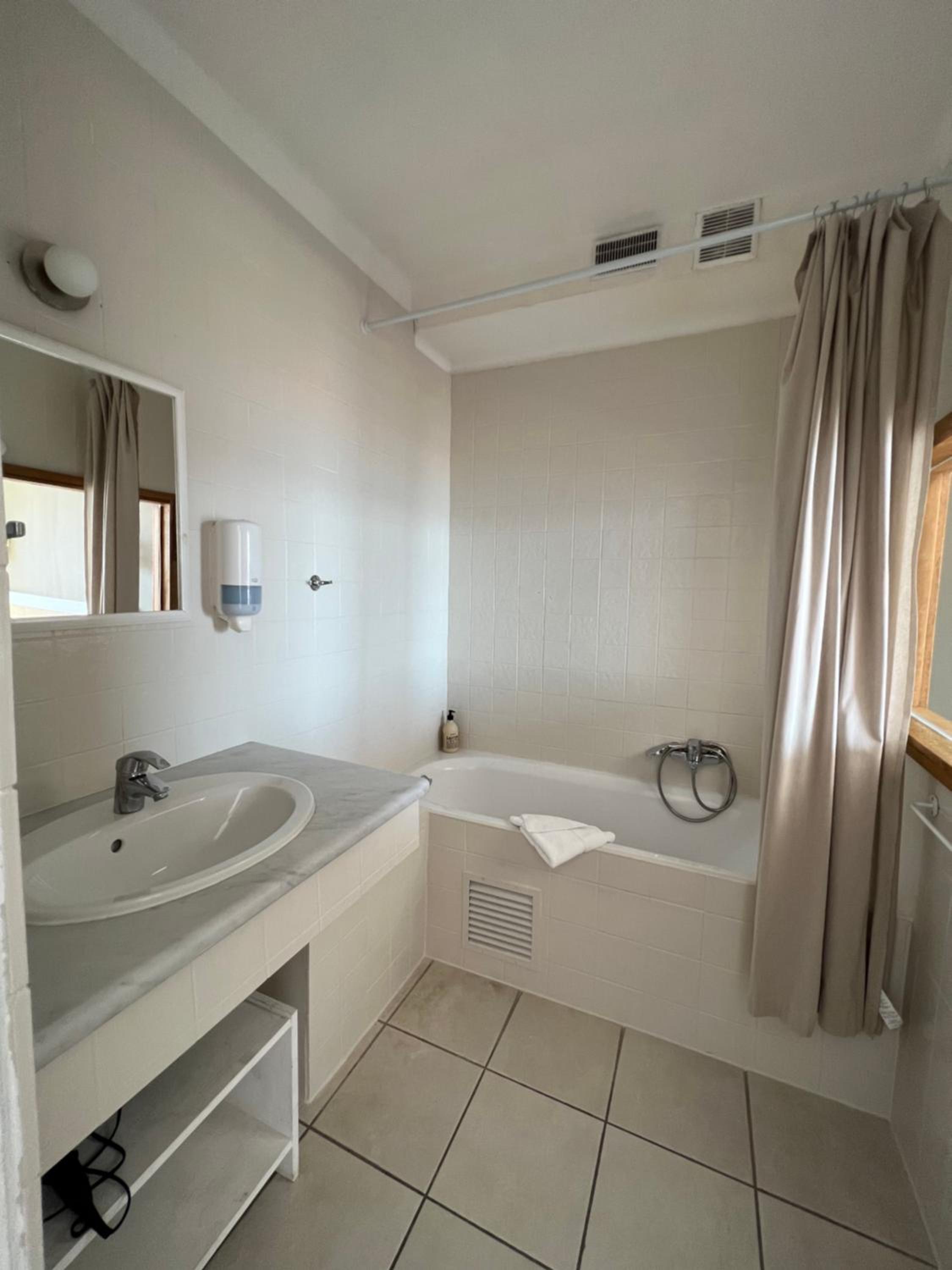 Classic room with balcony and sea view photo 2