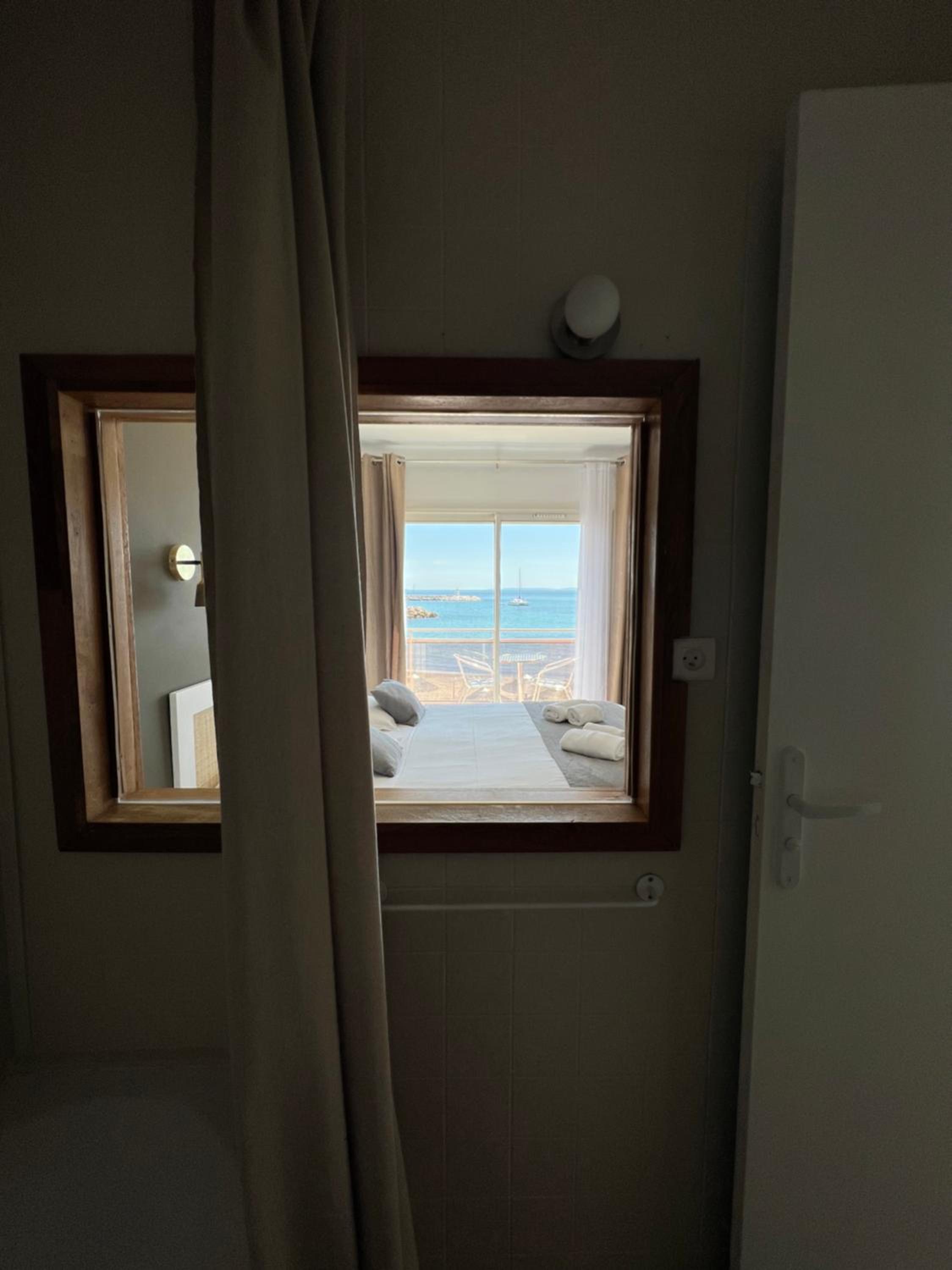 Classic room with balcony and sea view photo 3
