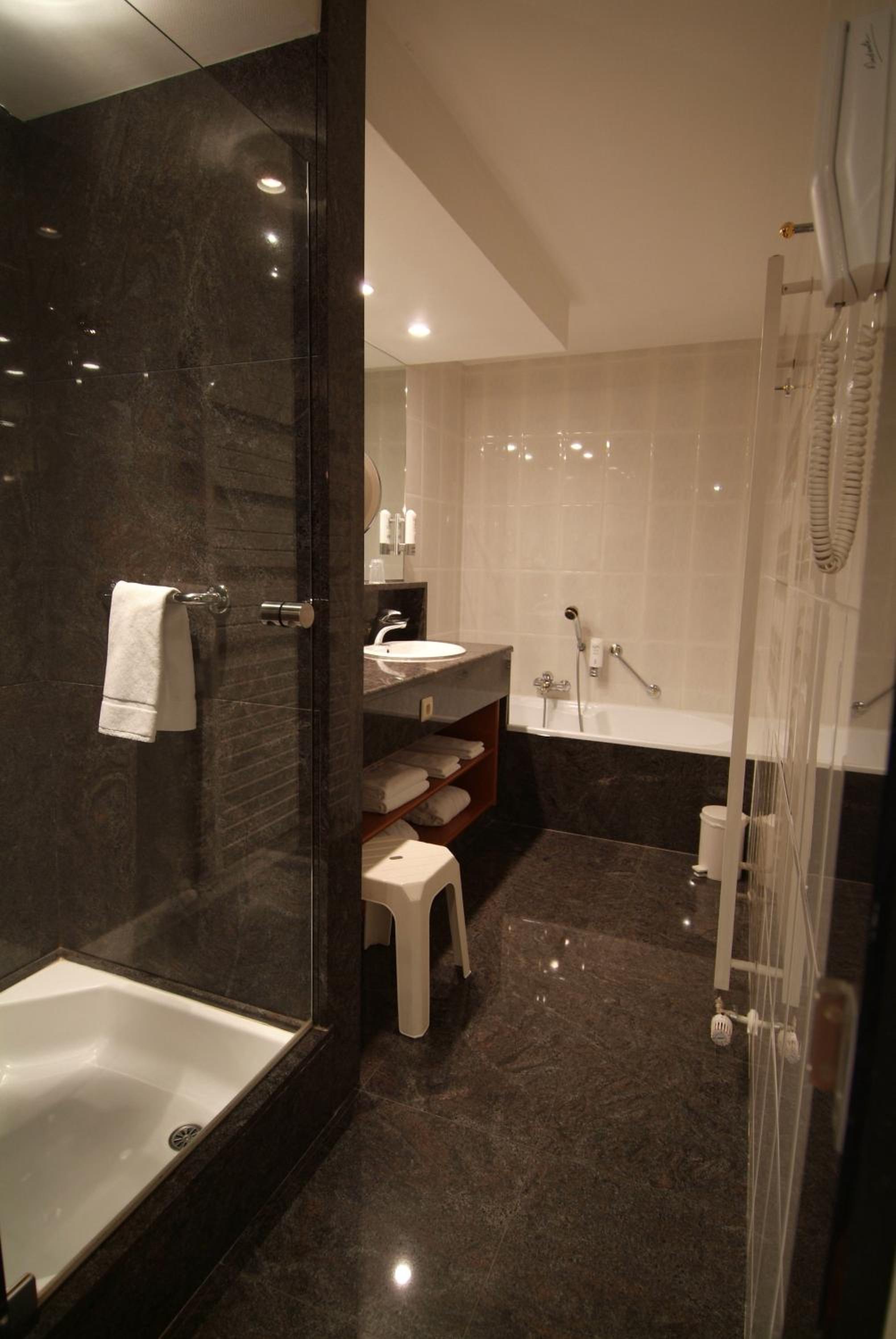 Suite with Lake View photo 3
