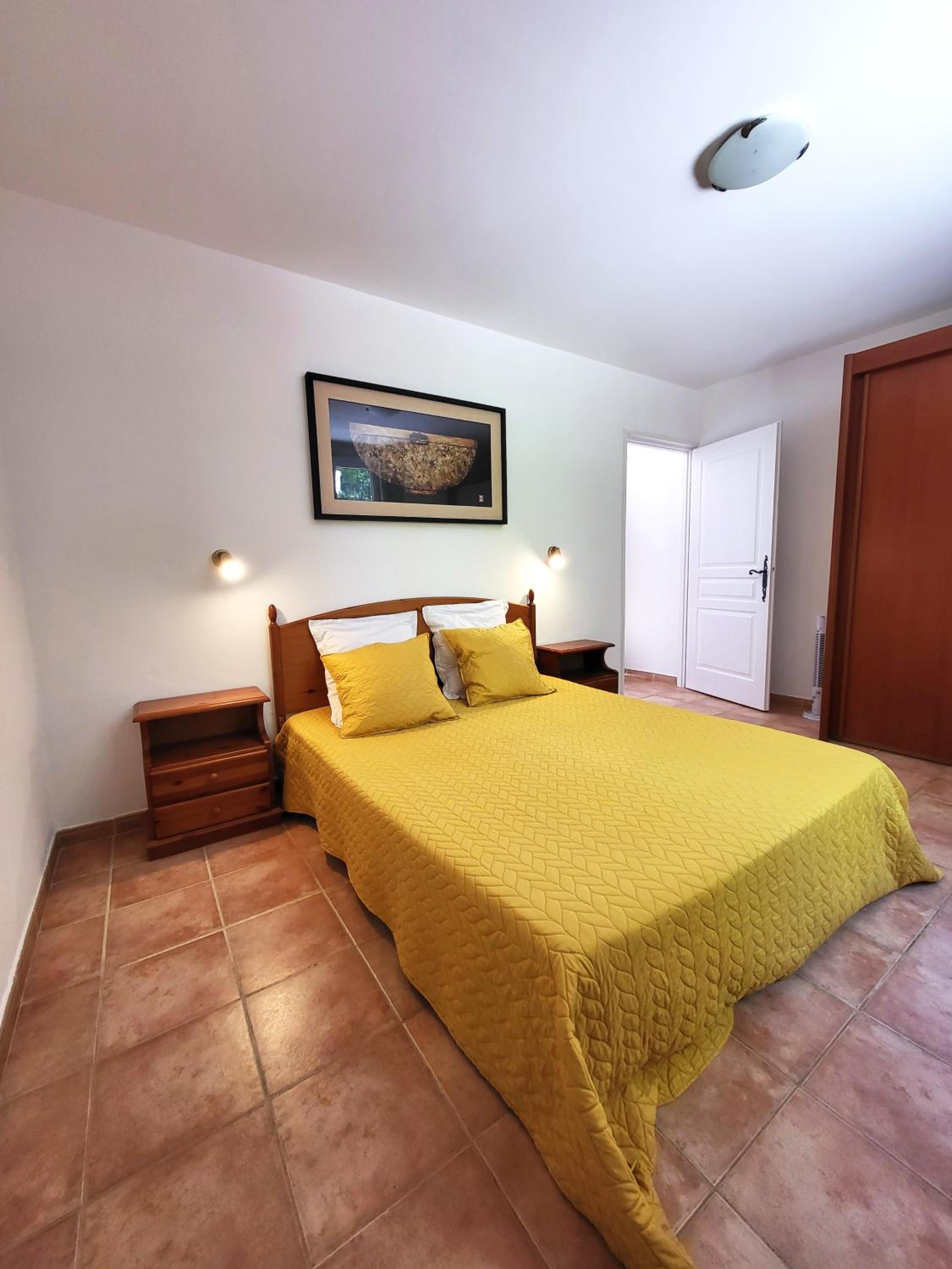One-Bedroom Apartment with Terrace photo 2