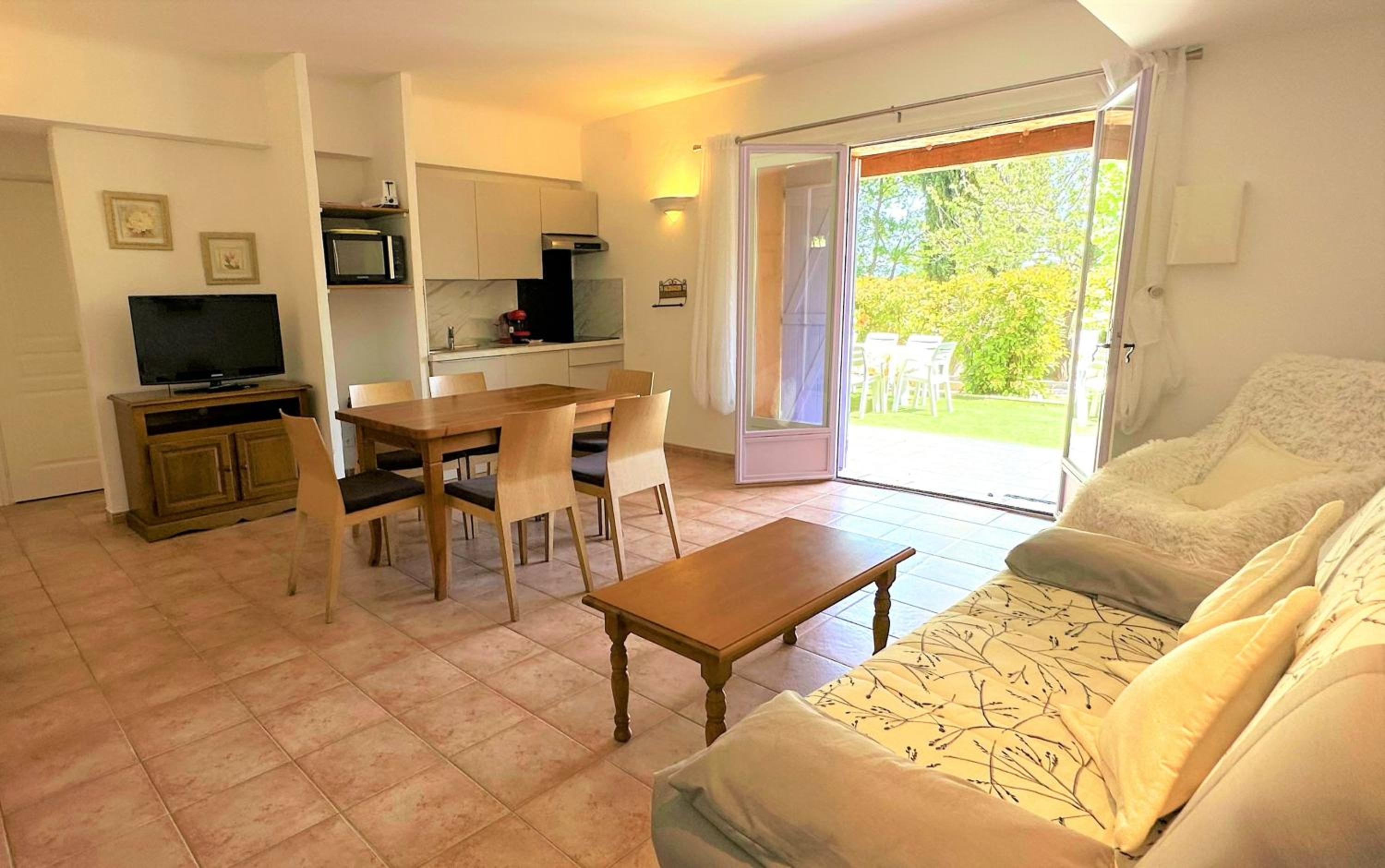 Two-Bedroom Apartment with Terrace photo 3