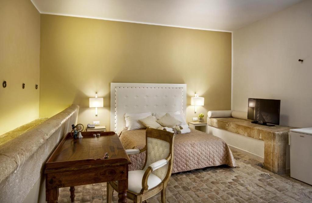 Junior Suite with Garden View
