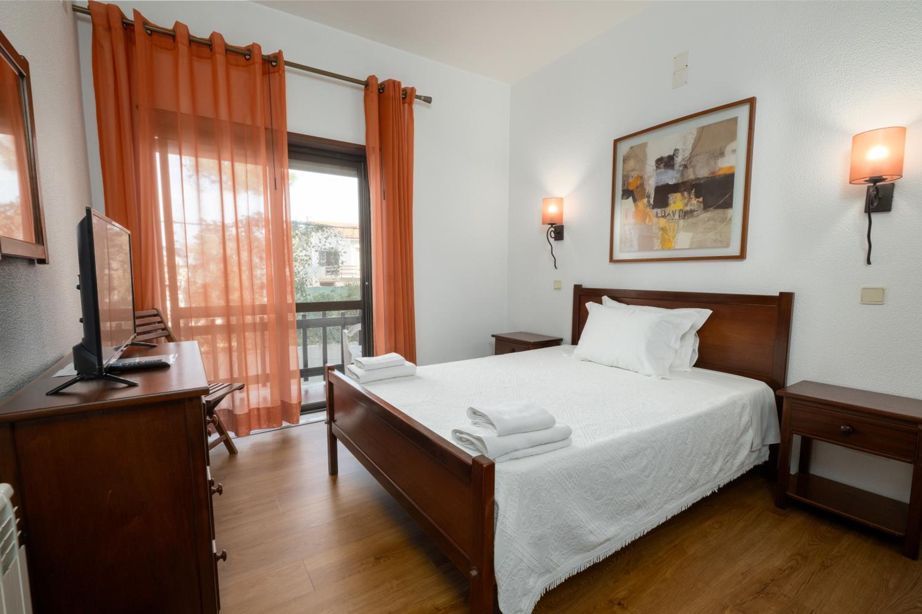 Double Room with Balcony - Photo 1
