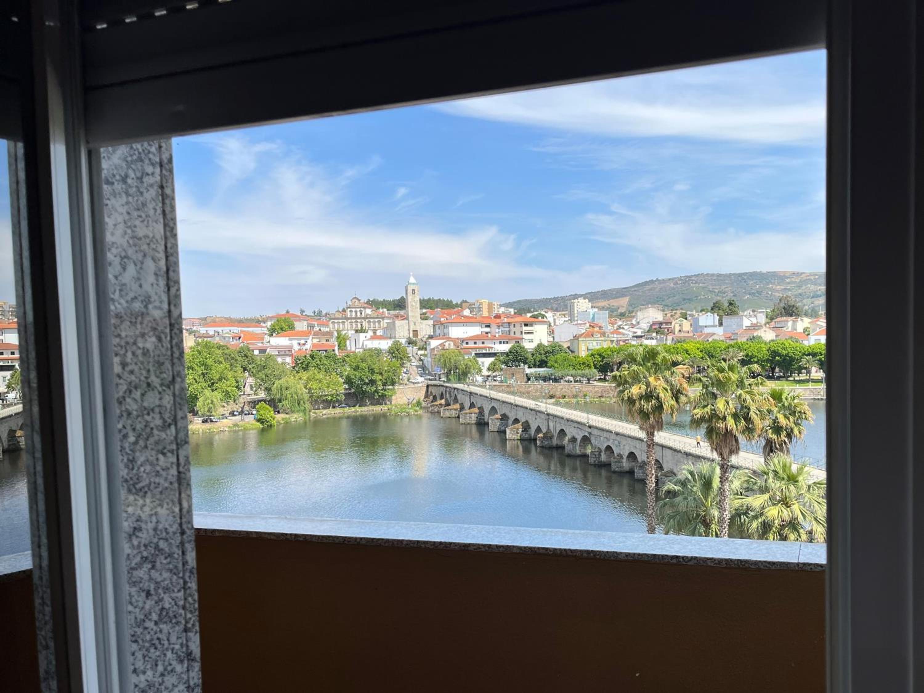 Double Room with River View - Photo 3