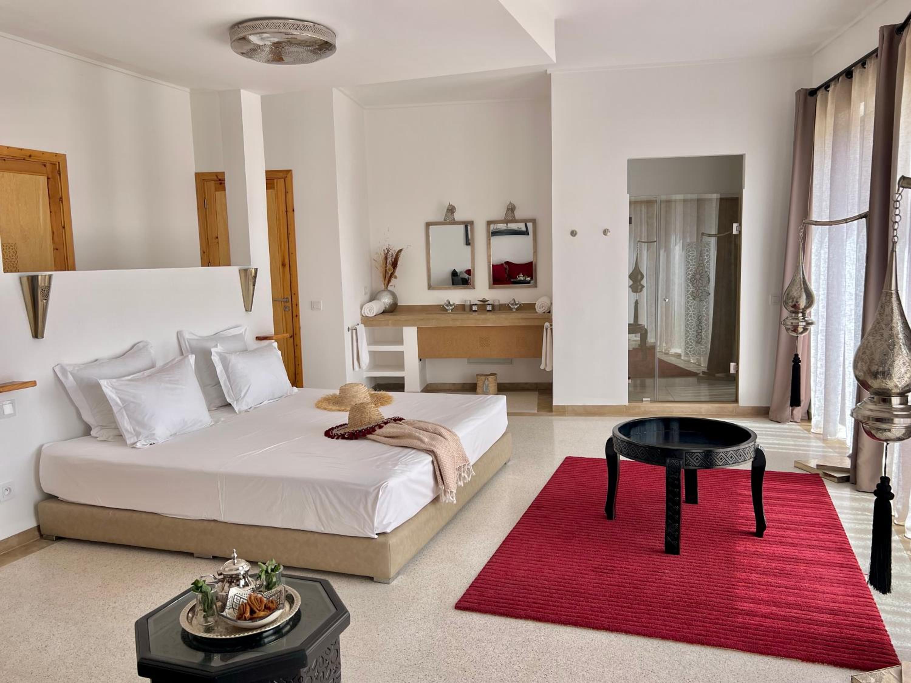 Deluxe Queen Room - Photo 2